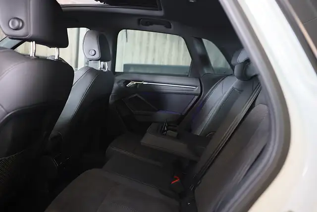 Audi Q3 view 24