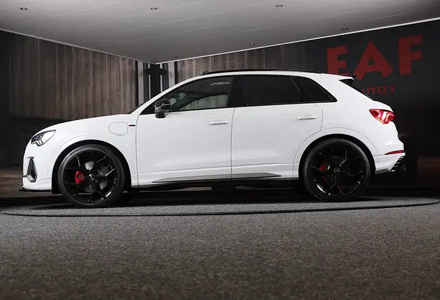 Audi Q3 view 6