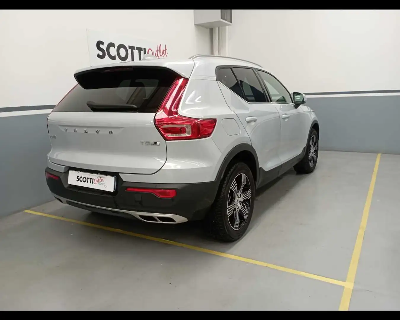 Volvo XC40 T5 AWD Geartronic Inscription Gris - 2