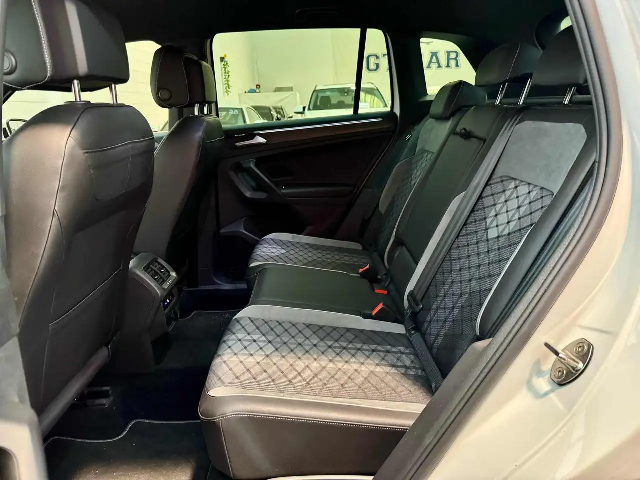 Volkswagen Tiguan 2.0 TDI 150 CV SCR DSG R-Line* TUTTA TAGLIANDATA.. 15