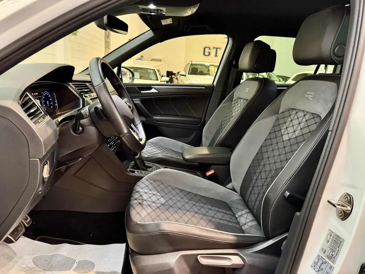 Volkswagen Tiguan 2.0 TDI 150 CV SCR DSG R-Line* TUTTA TAGLIANDATA.. 14
