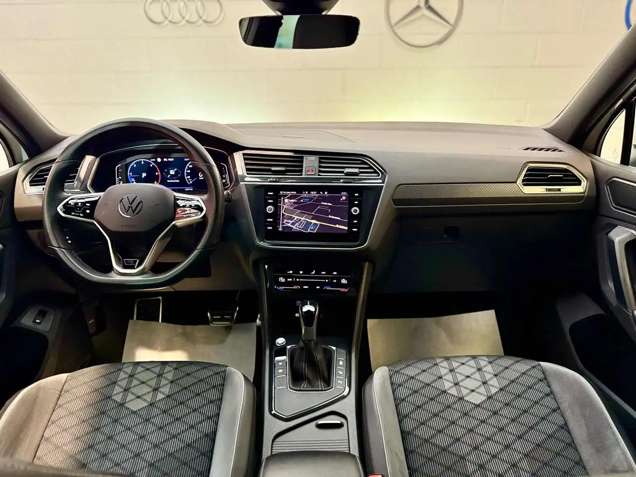 Volkswagen Tiguan 2.0 TDI 150 CV SCR DSG R-Line* TUTTA TAGLIANDATA.. 13