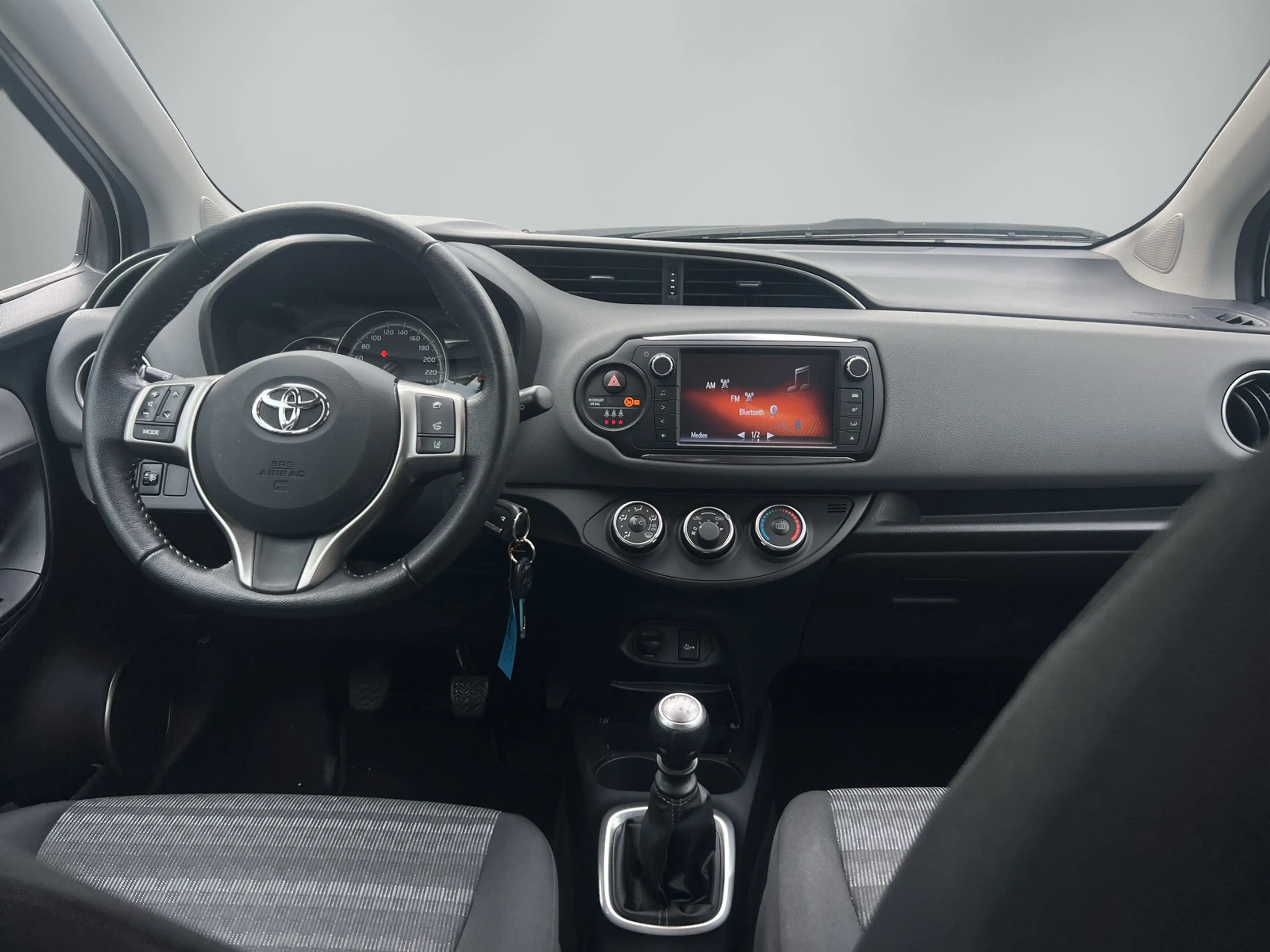 Toyota Yaris 1,3 6-Gang Edition-S Ausstattung — photo 11
