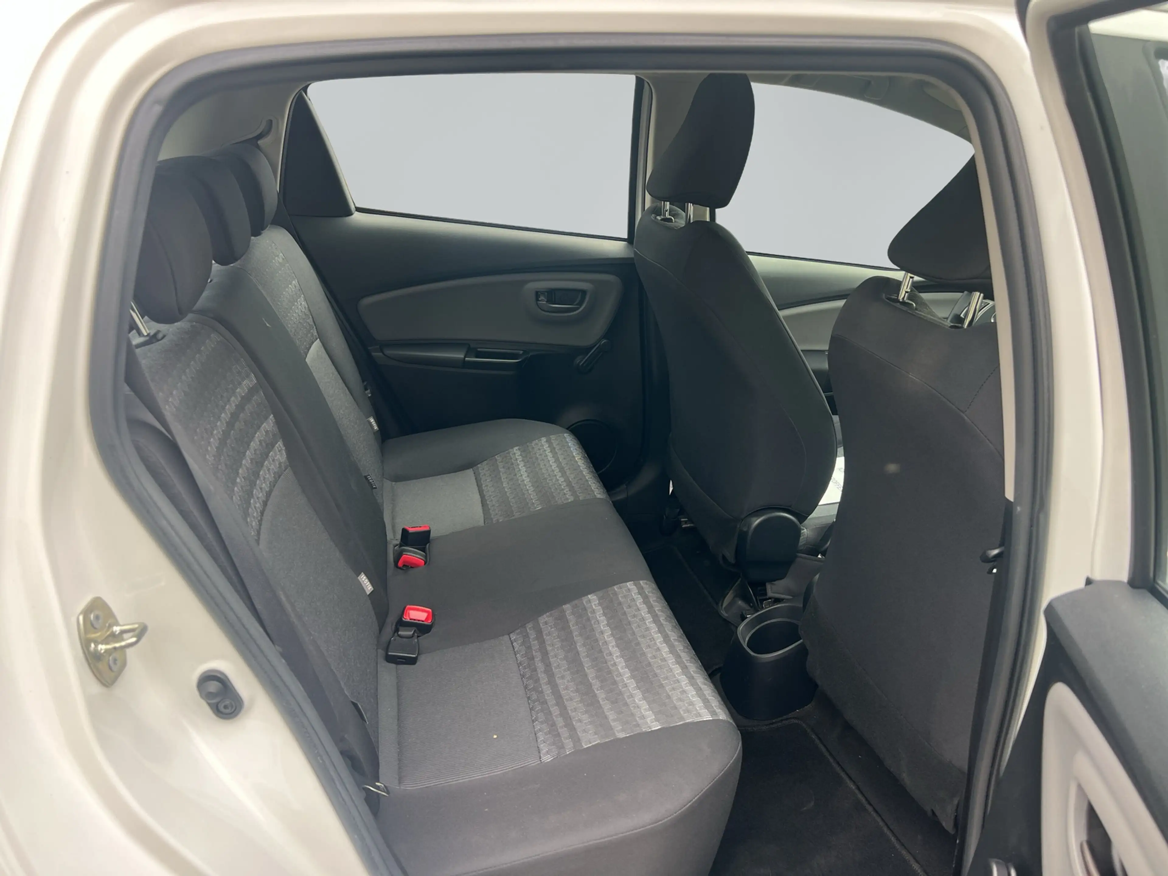 Toyota Yaris 1,3 6-Gang Edition-S Ausstattung — photo 10