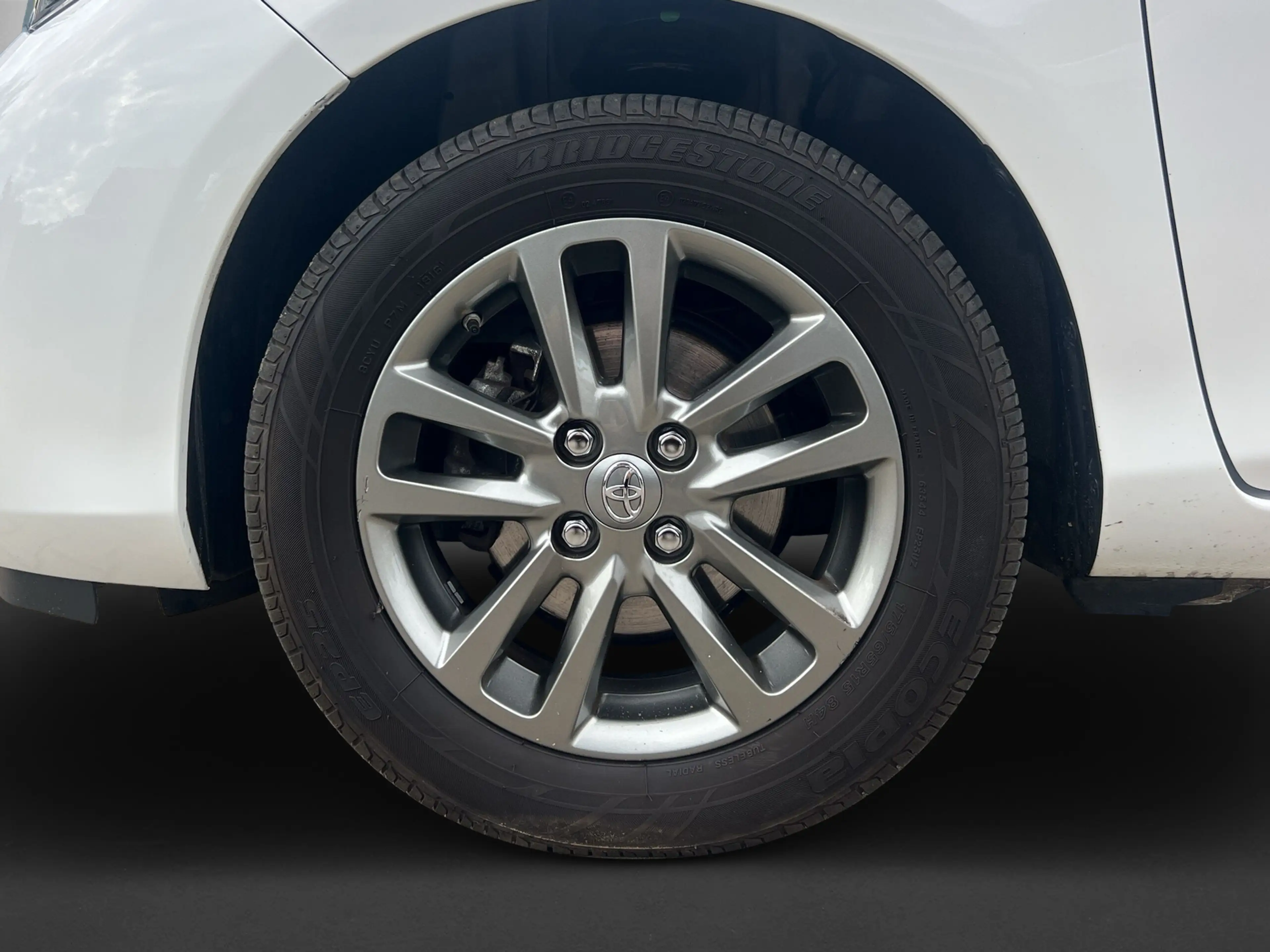 Toyota Yaris 1,3 6-Gang Edition-S Ausstattung — photo 7