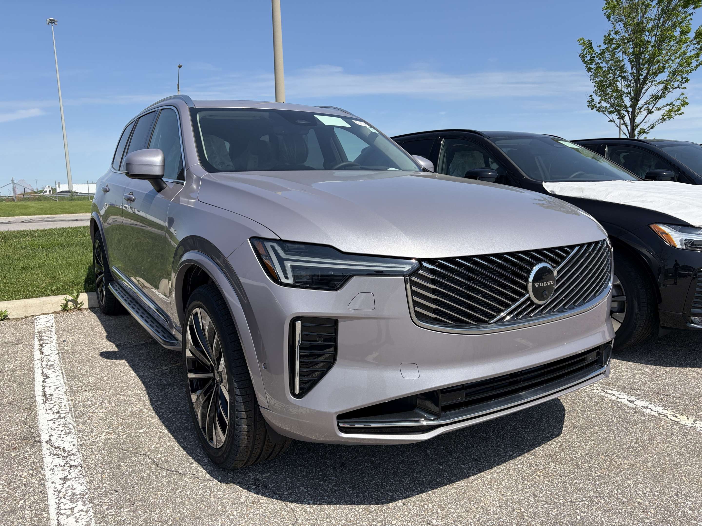 2026 Volvo XC90 T8 AWD Ultra Bright Theme 6-Seater alt 5