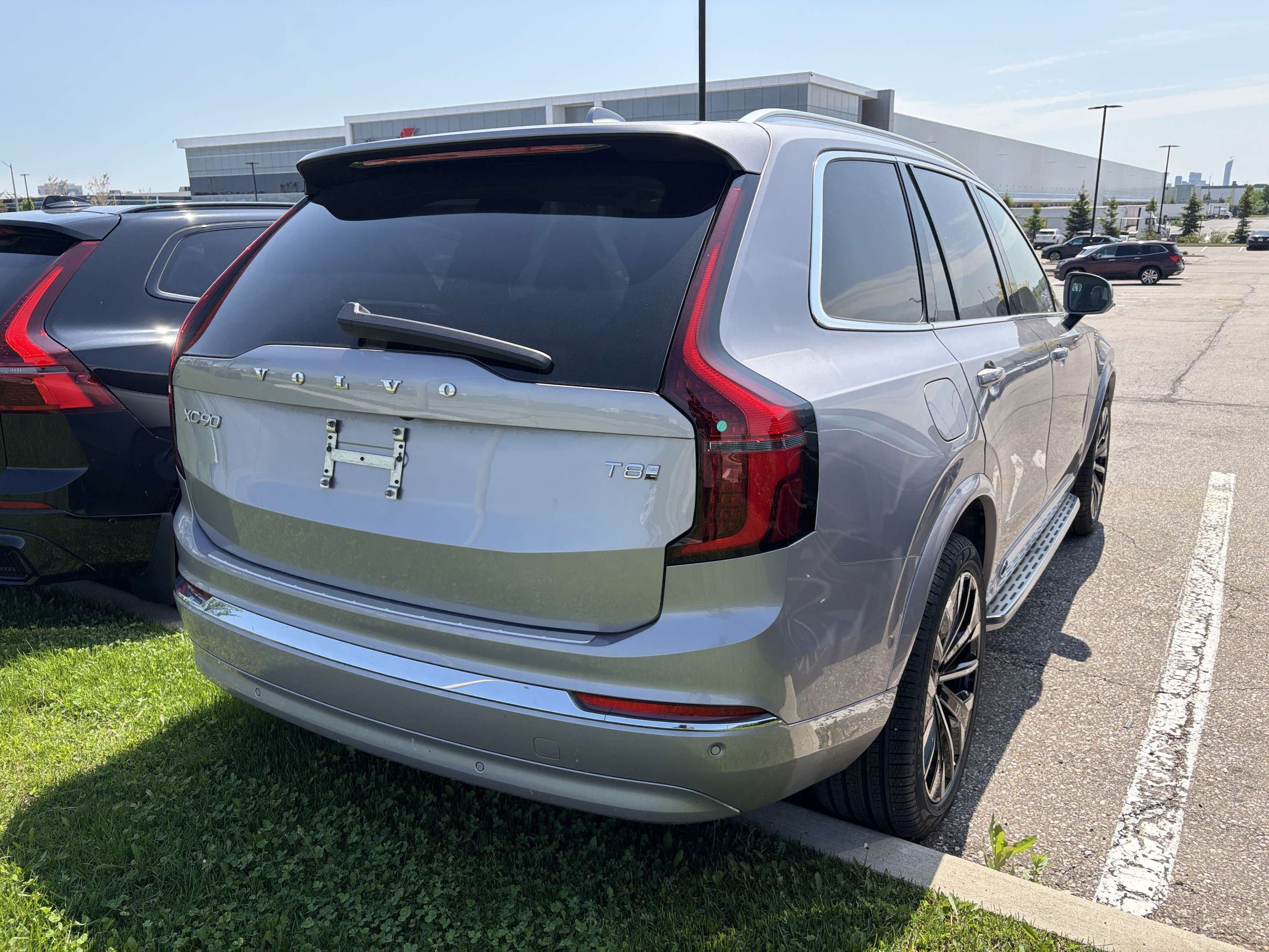 2026 Volvo XC90 T8 AWD Ultra Bright Theme 6-Seater alt 4