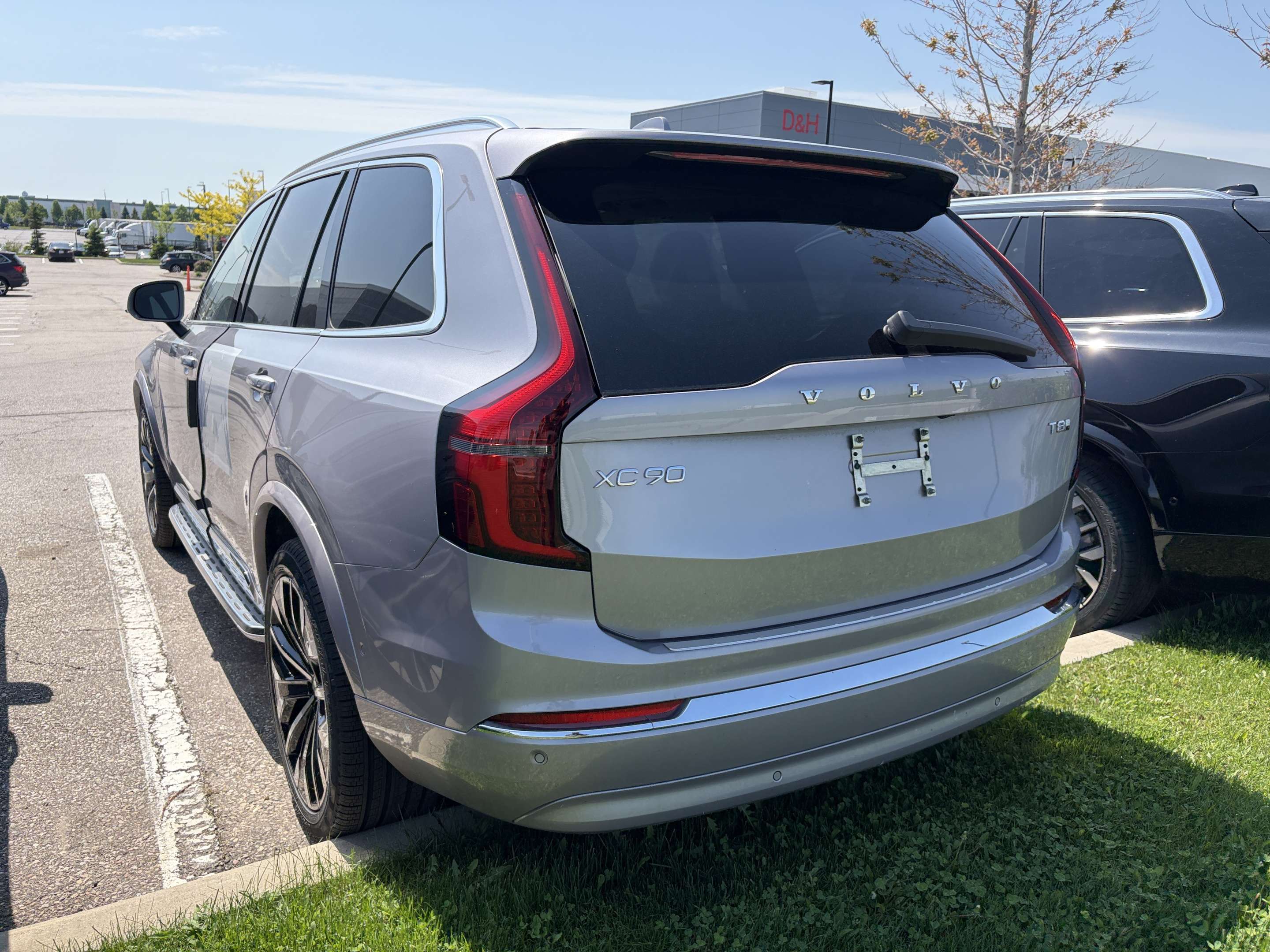 2026 Volvo XC90 T8 AWD Ultra Bright Theme 6-Seater alt 2