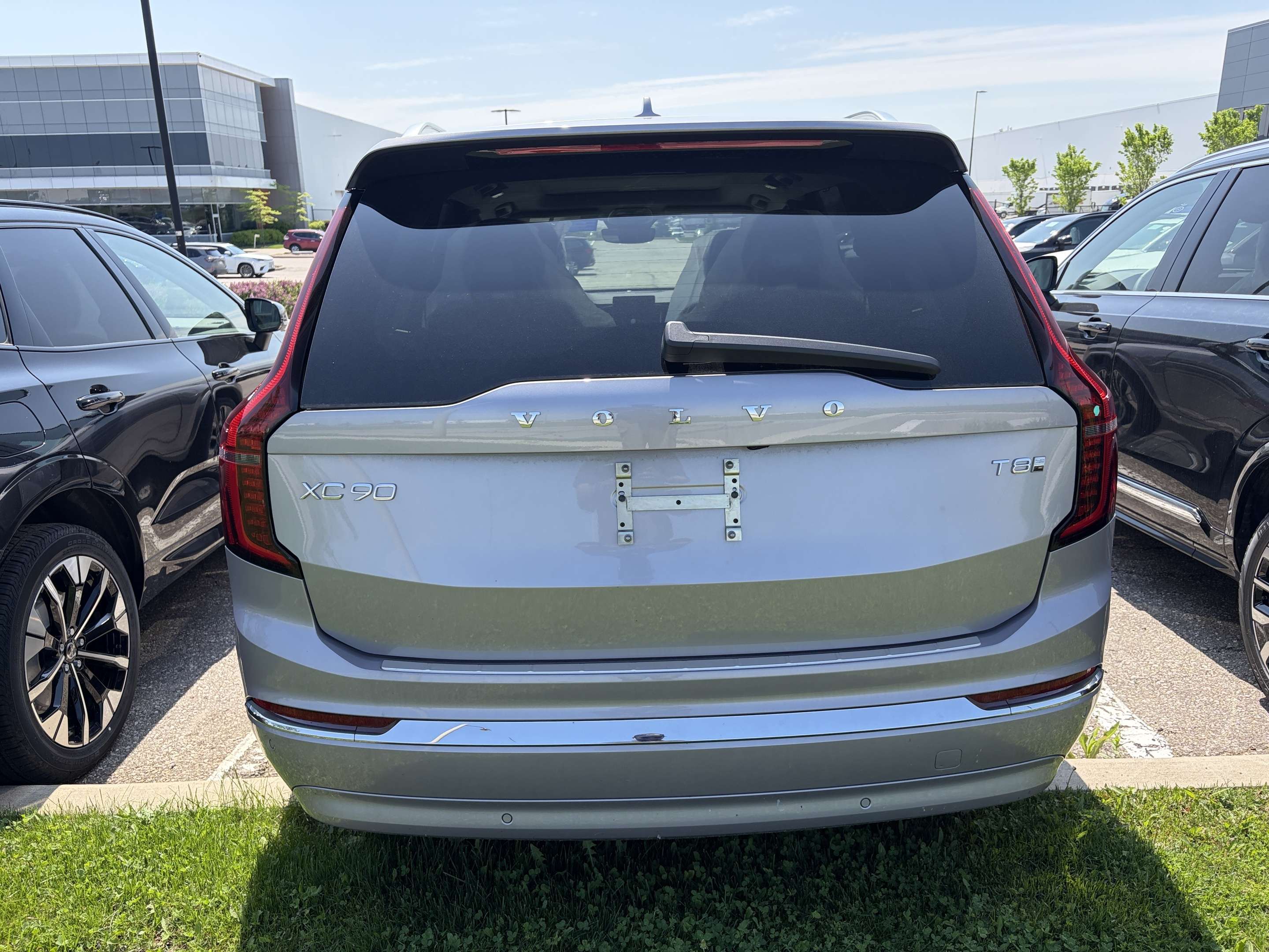 2026 Volvo XC90 T8 AWD Ultra Bright Theme 6-Seater alt 3