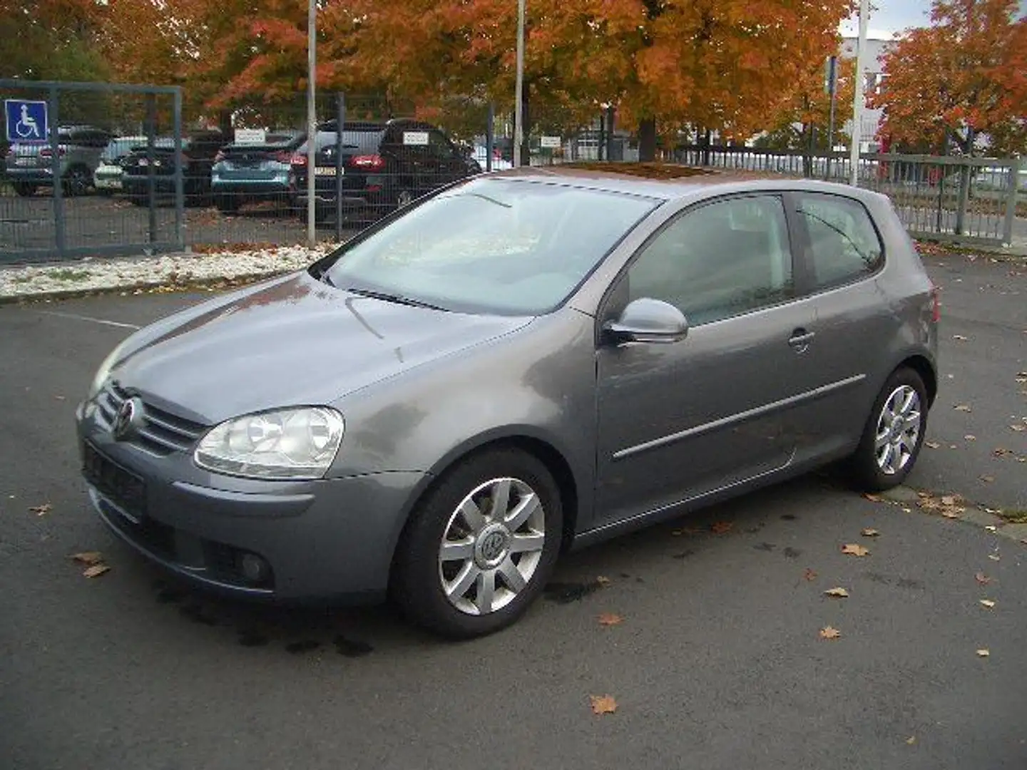 Volkswagen Golf V Sportline 1,6  TÜV neu! Top-Ausstattung! Grau - 2