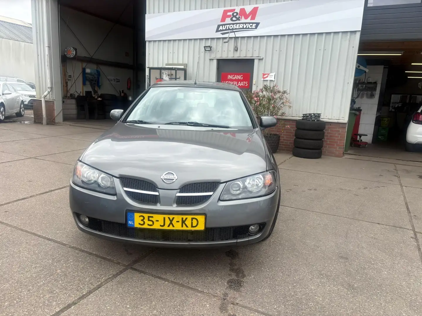 Nissan Almera 1.8 Tekna Airco, radio, trekhaak Grau - 2