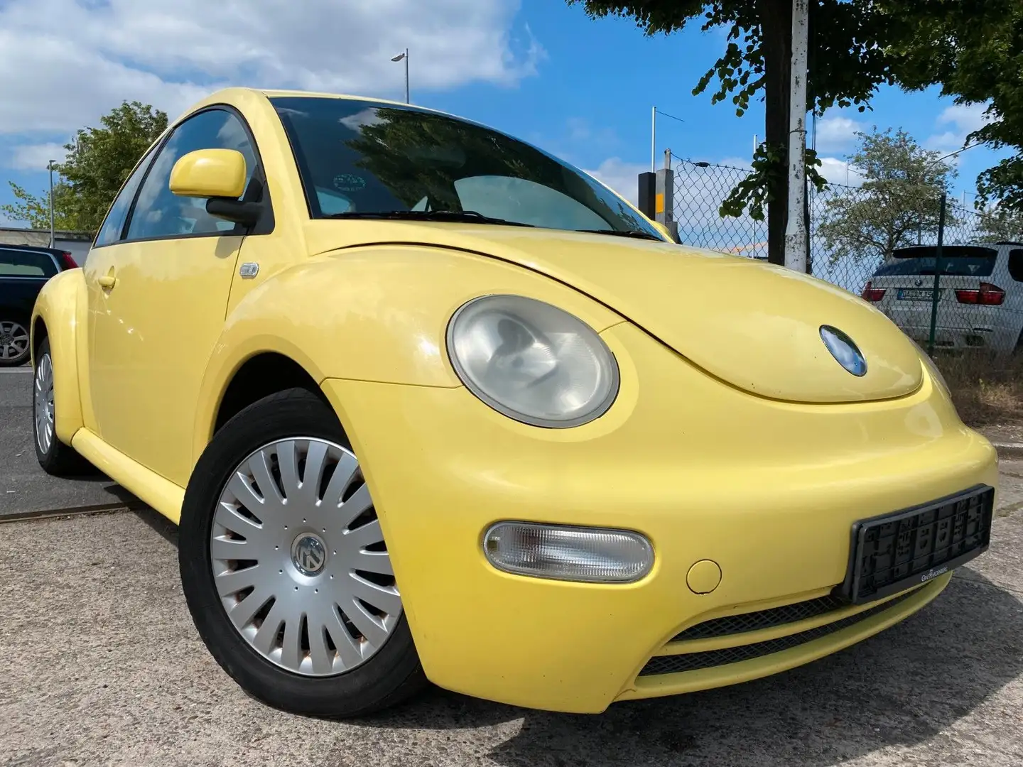 Volkswagen New Beetle Lim. 2.0 Jaune - 1