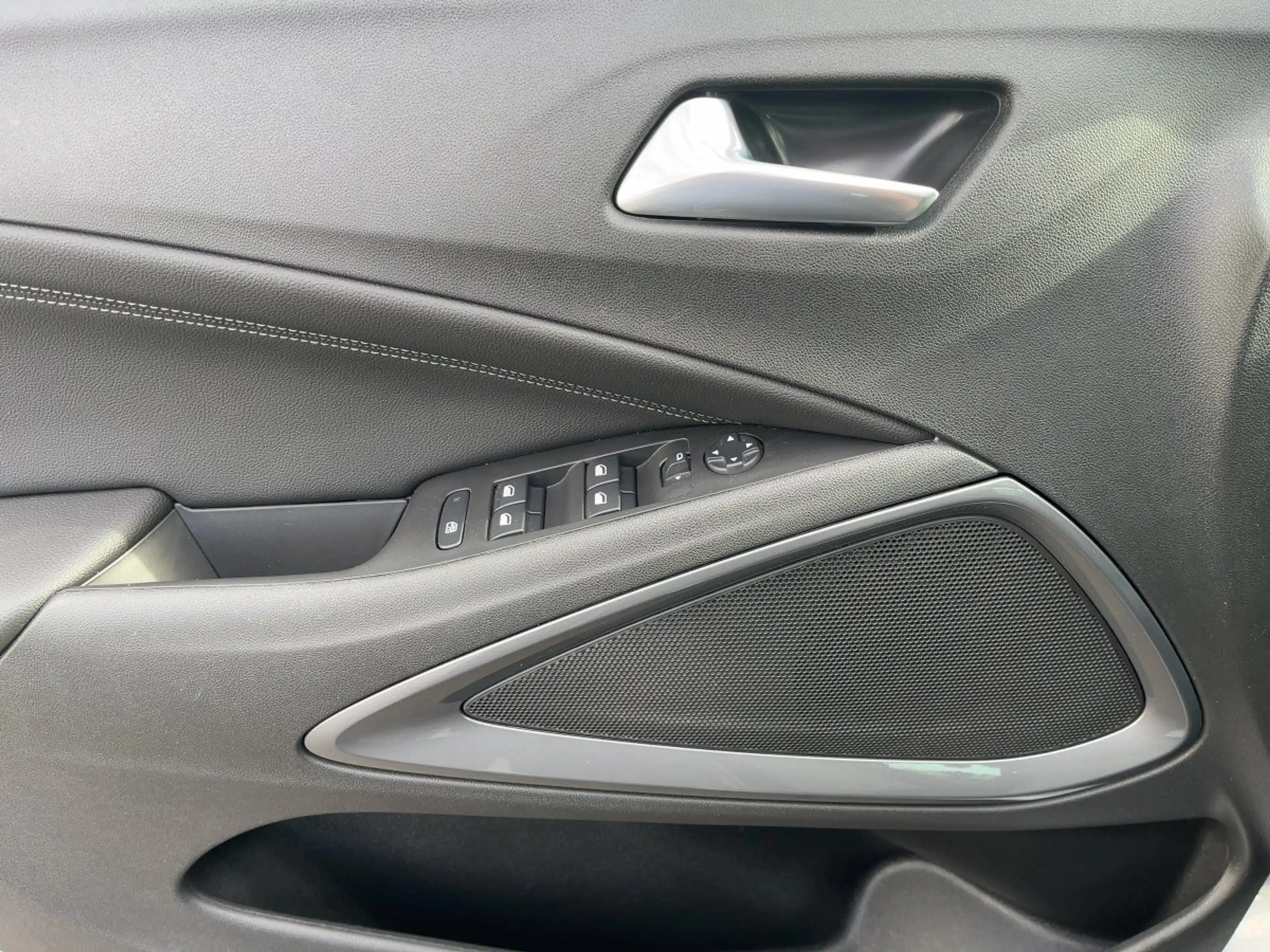 Opel Crossland AT6 Elegance LED/180°Kam/Navi/2xKlima — photo 13