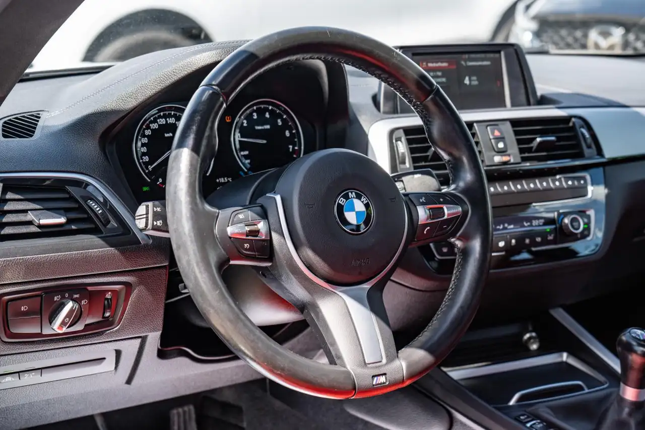 BMW 2 Series снимка BMW 2 Series