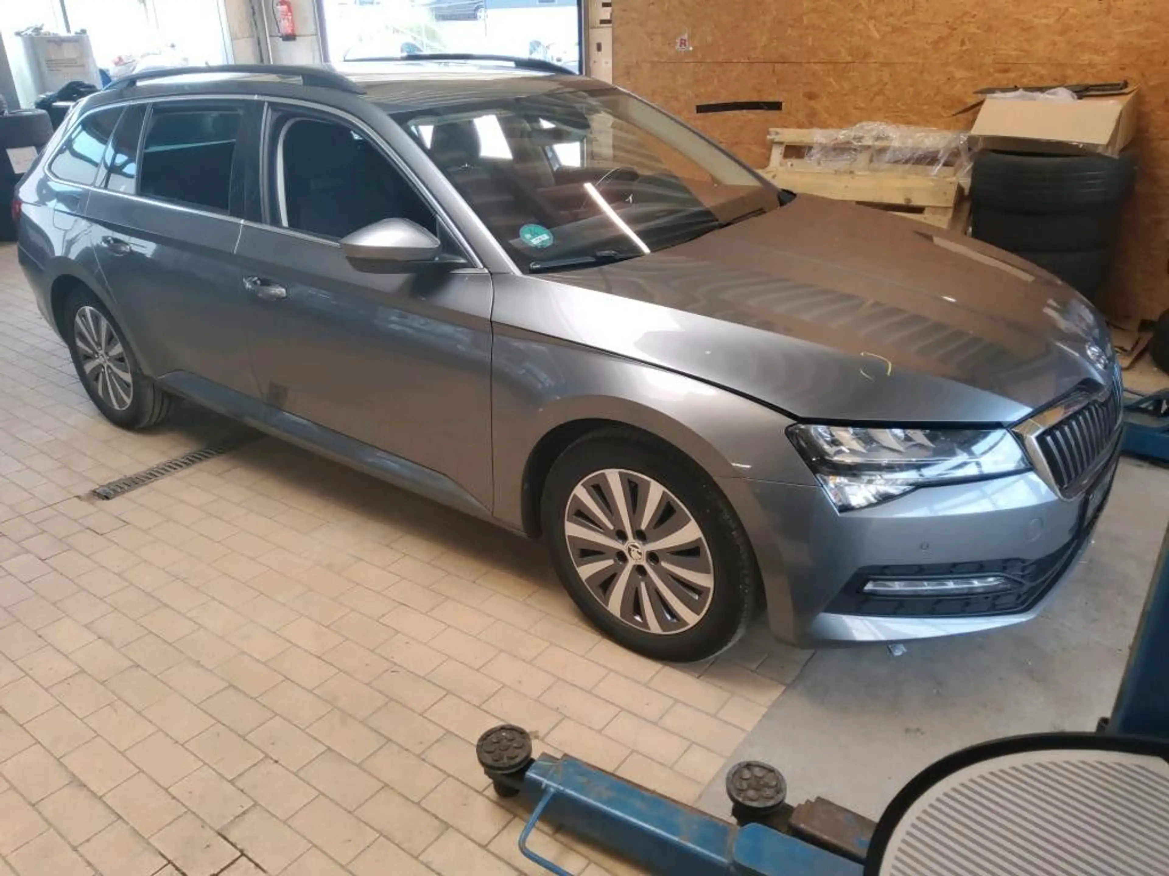 Skoda Superb Combi Ambition 2.0TDI DSG Navi AHK SHZ — photo 2