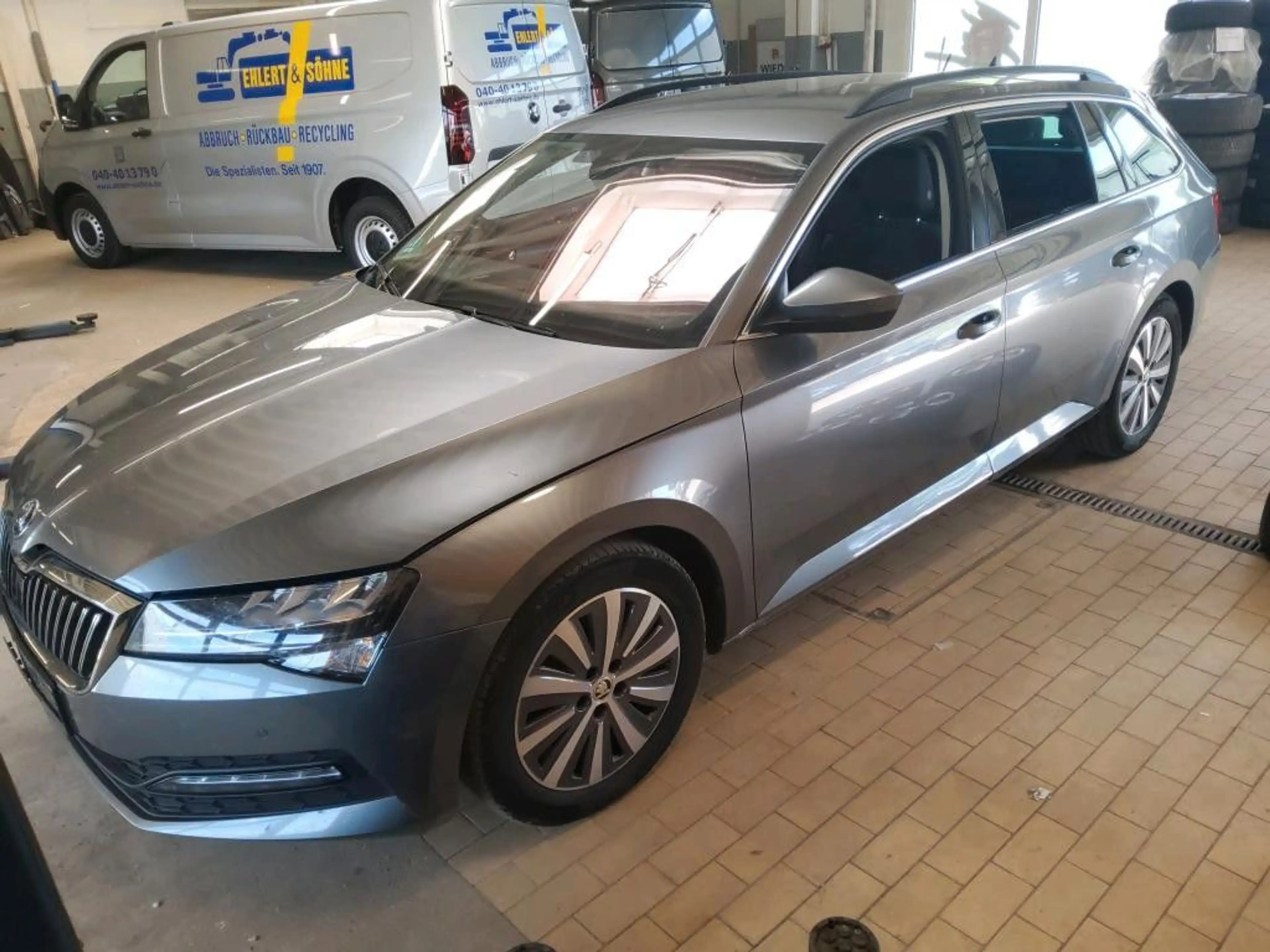Skoda Superb Combi Ambition 2.0TDI DSG Navi AHK SHZ