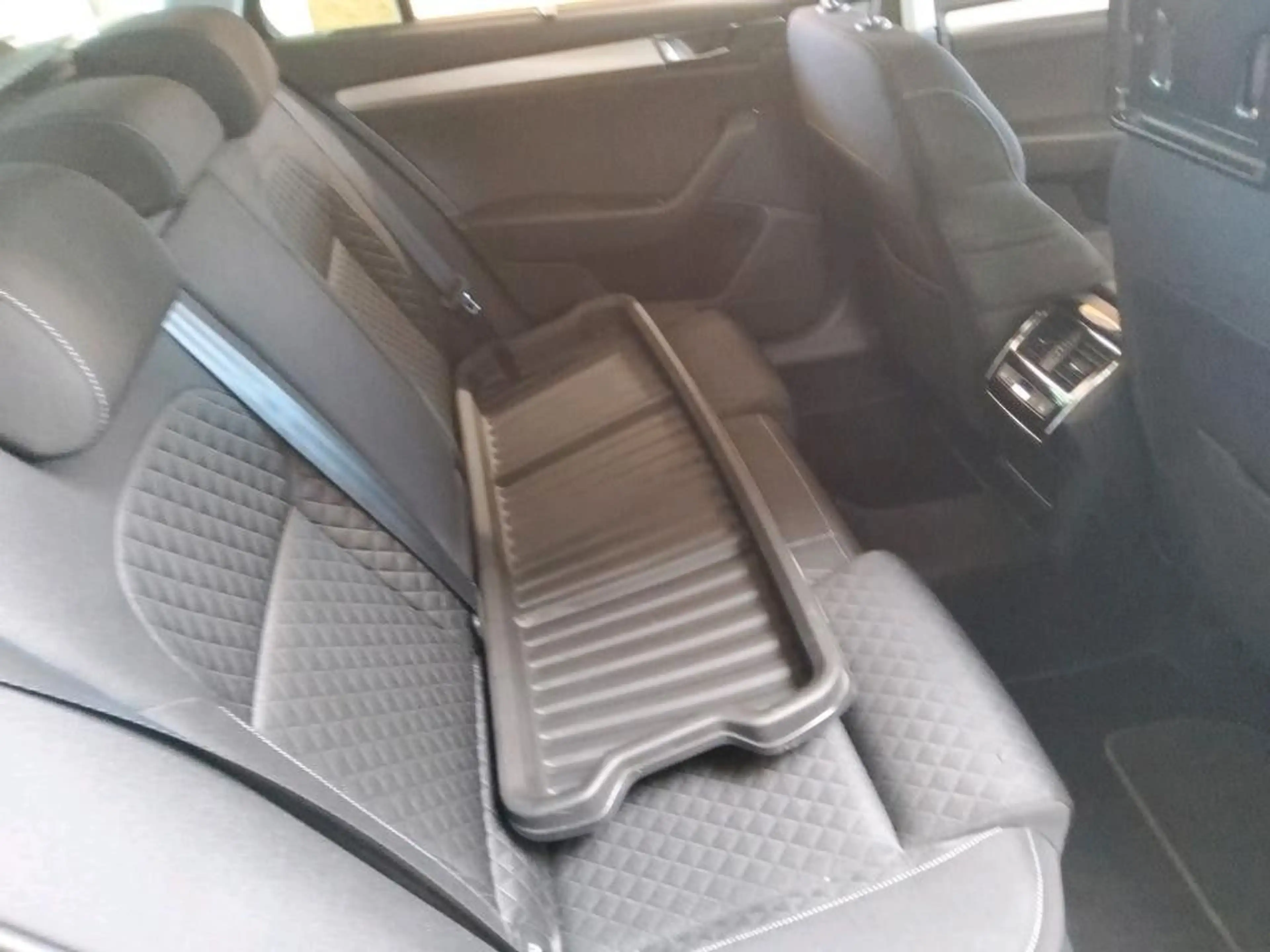 Skoda Superb Combi Ambition 2.0TDI DSG Navi AHK SHZ — photo 6