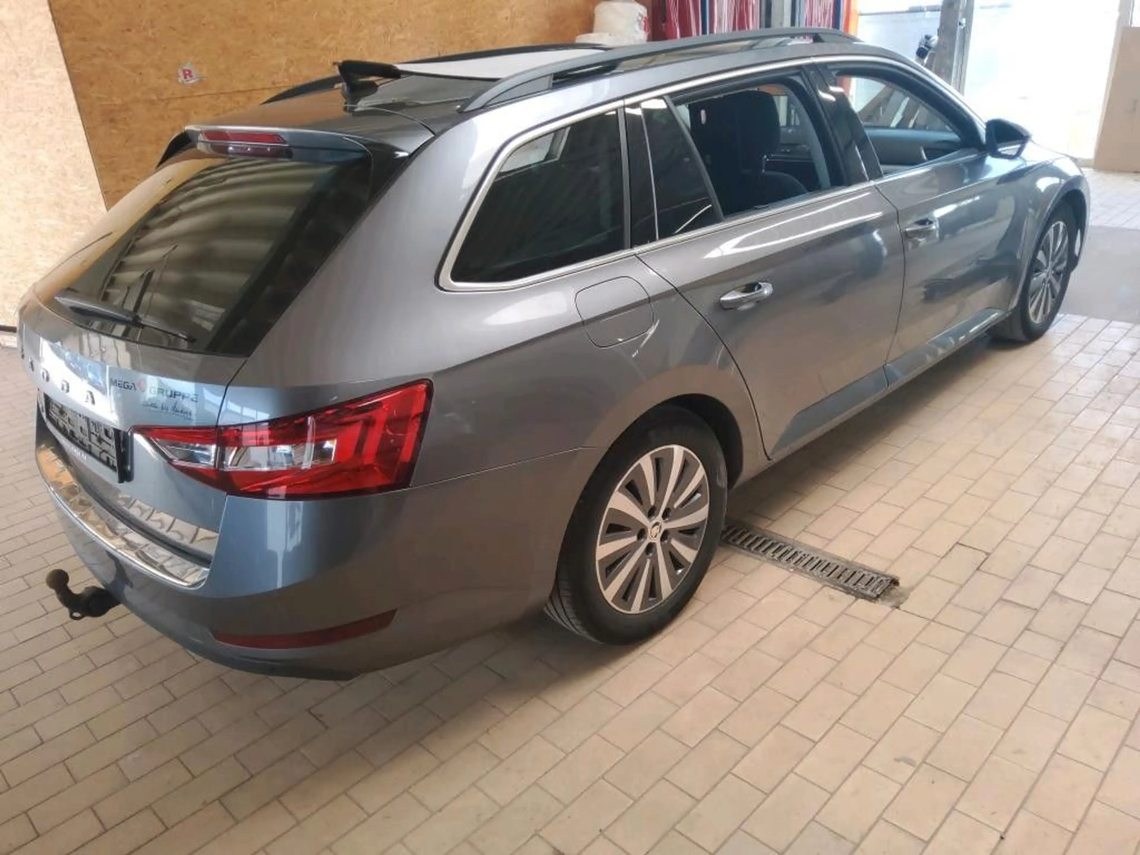 Skoda Superb Combi Ambition 2.0TDI DSG Navi AHK SHZ — photo 4