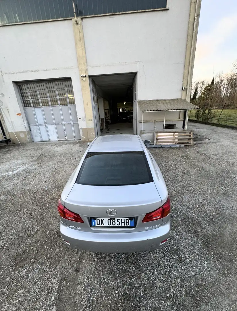 Lexus IS 220d 2.2 Luxury - 2