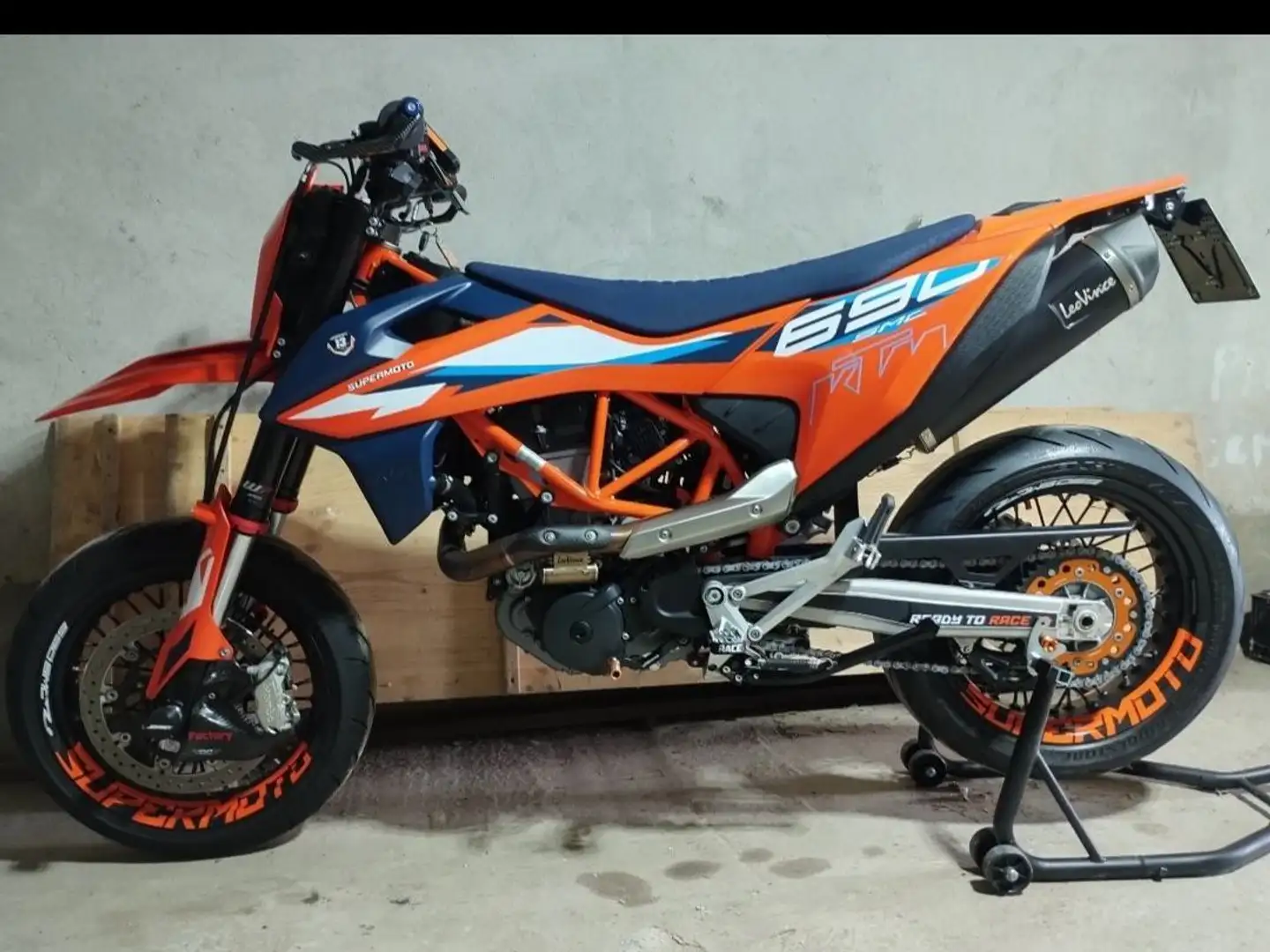 KTM 690 SMC R Supermotard Portocaliu - 1