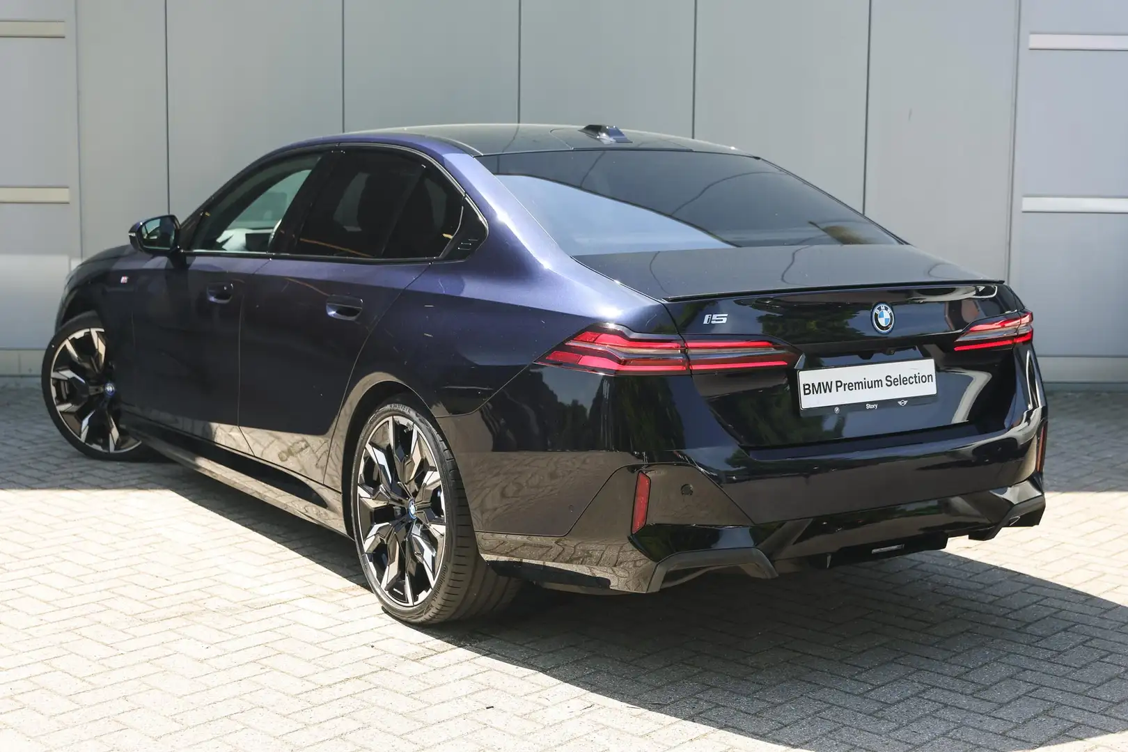 BMW i5 eDrive40 M Sport / Panoramadak / Trekhaak / Adapti Schwarz - 2