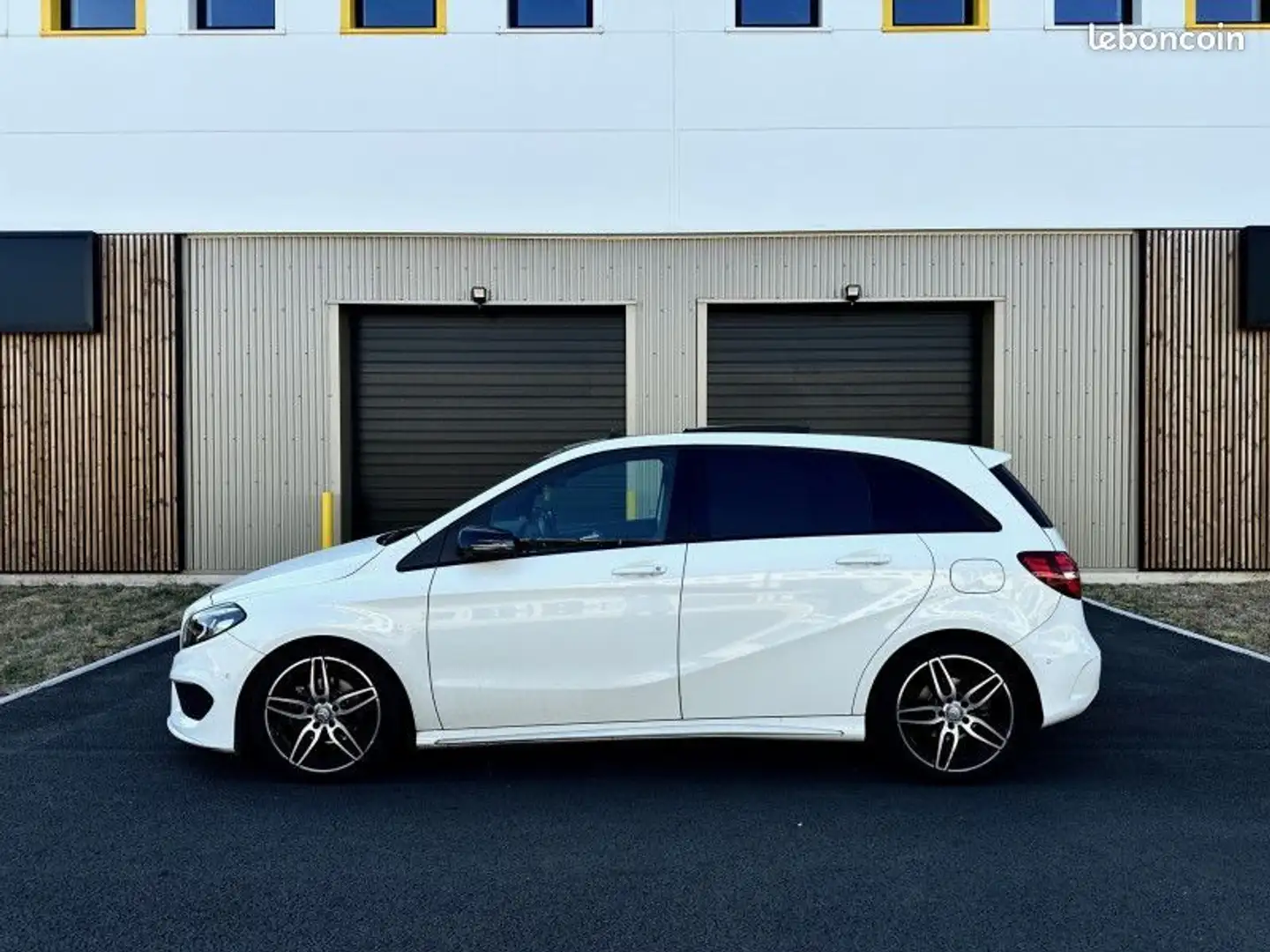 Mercedes-Benz B 180 Mercedes 180 FASCINATION 7G-DCT + CARPLAY GRATUITE Blanc - 2