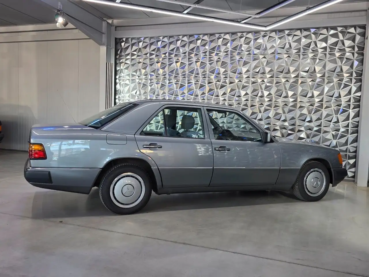 Mercedes-Benz E 200 D Limousine Oldtimer, foto 9