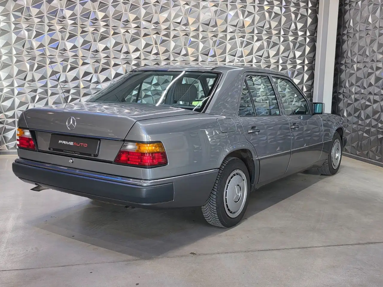 Mercedes-Benz E 200 D Limousine Oldtimer, foto 6