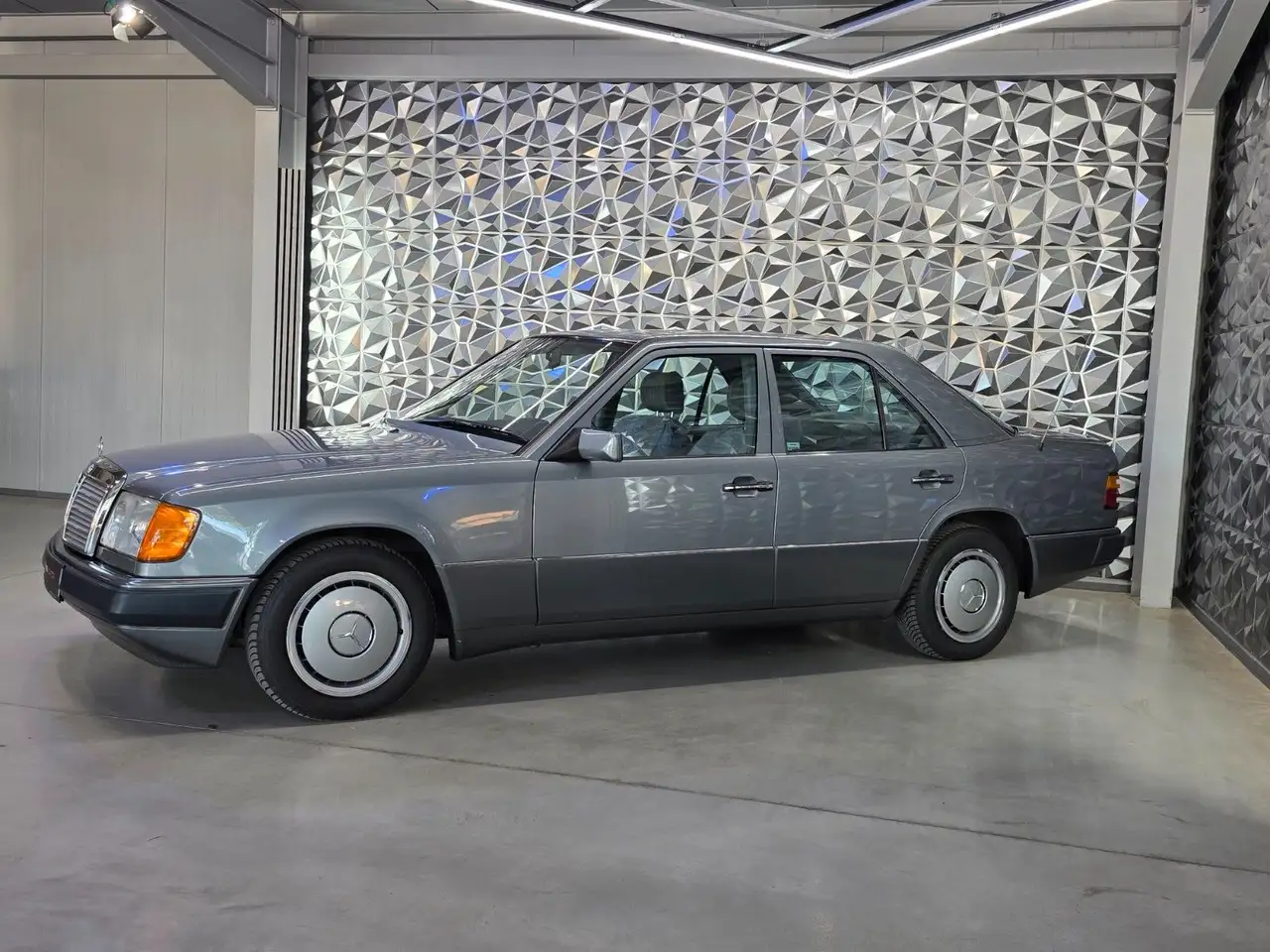 Mercedes-Benz E 200 D Limousine Oldtimer, foto 8