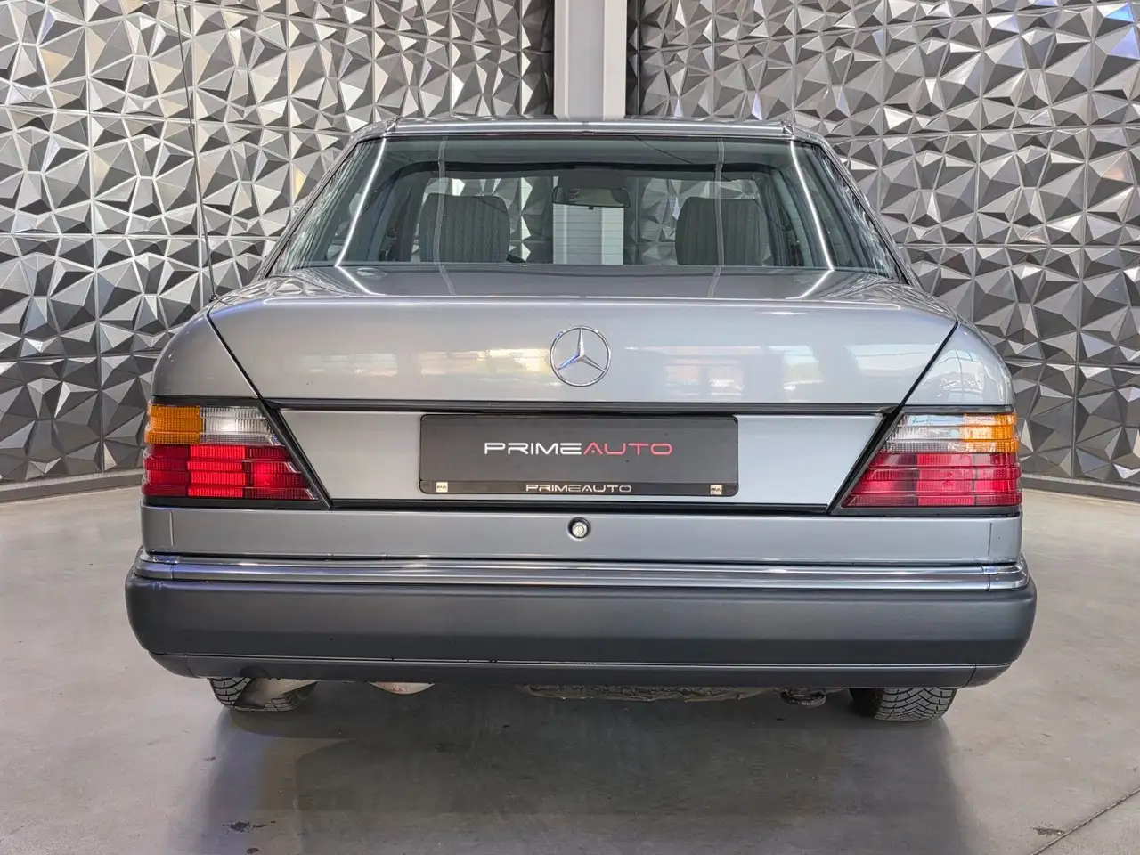 Mercedes-Benz E 200 D Limousine Oldtimer, foto 5