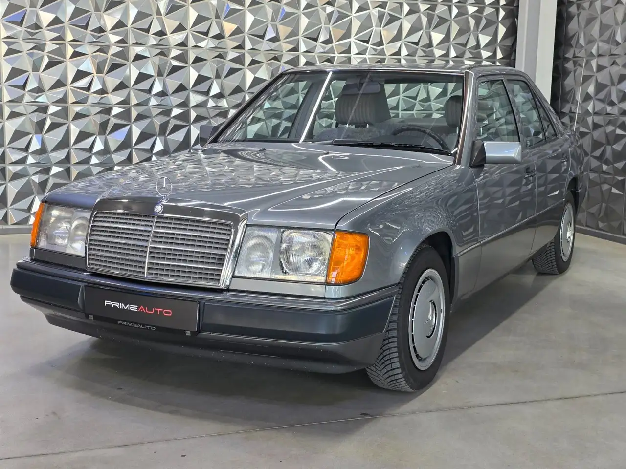 Mercedes-Benz E 200 D Limousine Oldtimer, foto 1