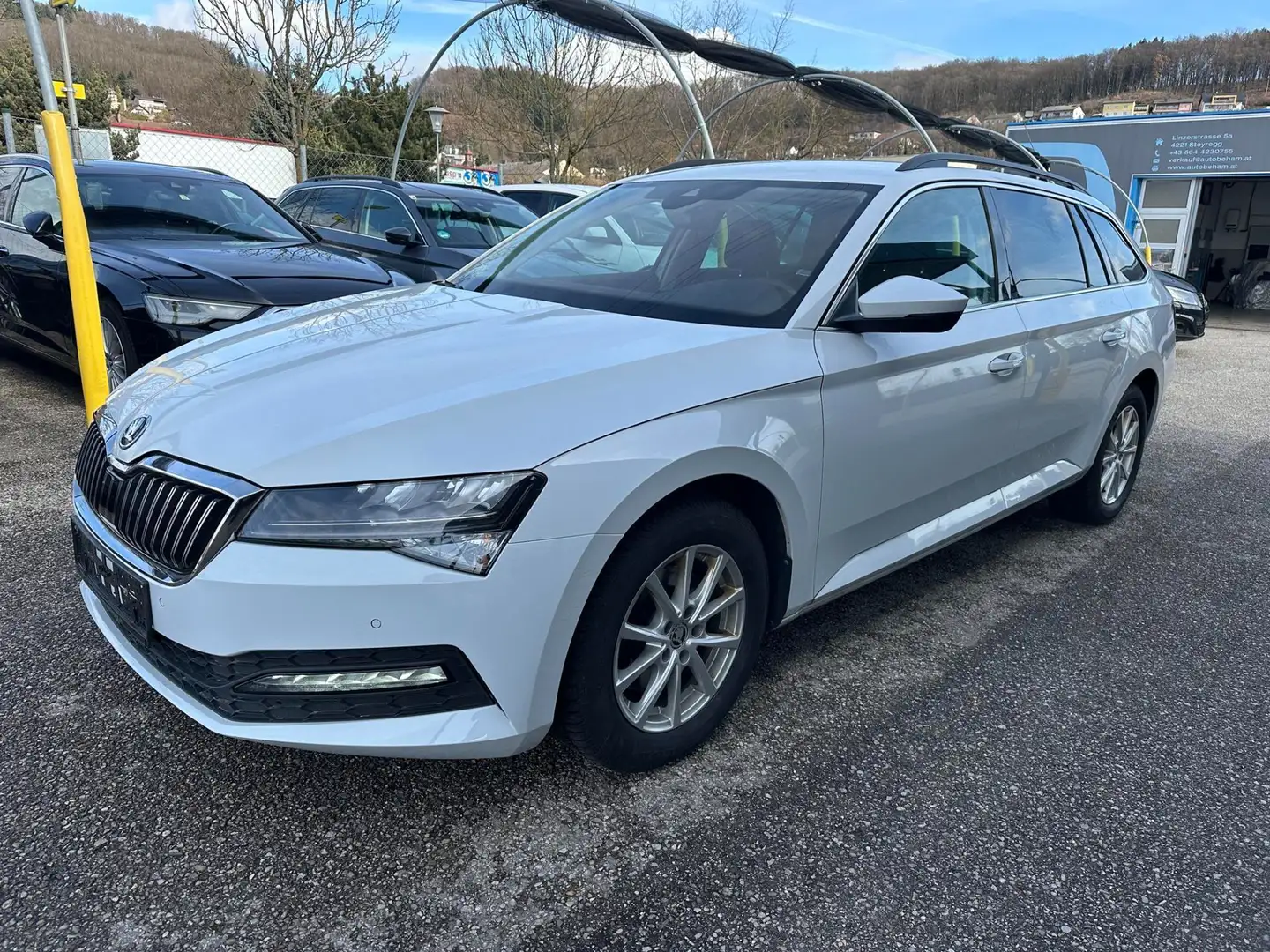 Skoda Superb Kombi 2,0 TDI Ambition Virtual-LED-AHK Weiß - 1