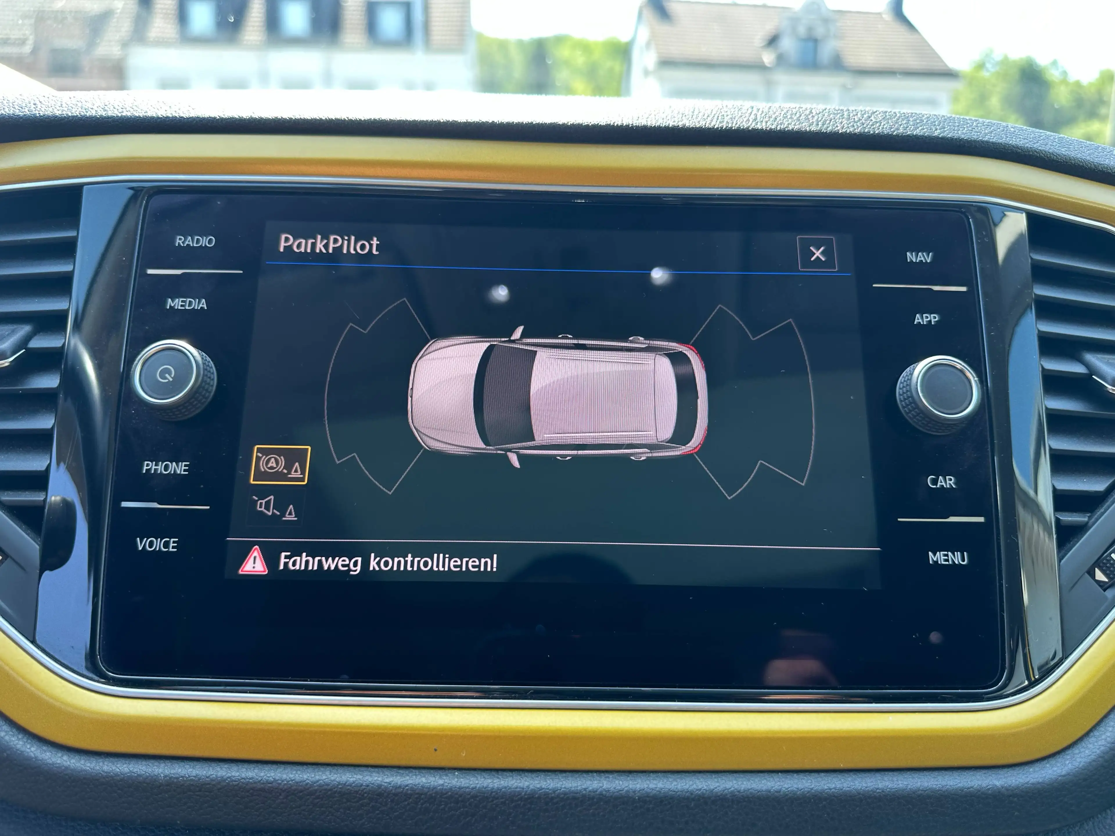 Volkswagen T-Roc 2.0 TDI Aut.4Motion Allrad Style+NAVI+PANORAMADACH+ACC+LED+KLIMATRONIK+PDC+SHZ+TEMPOMAT — photo 9