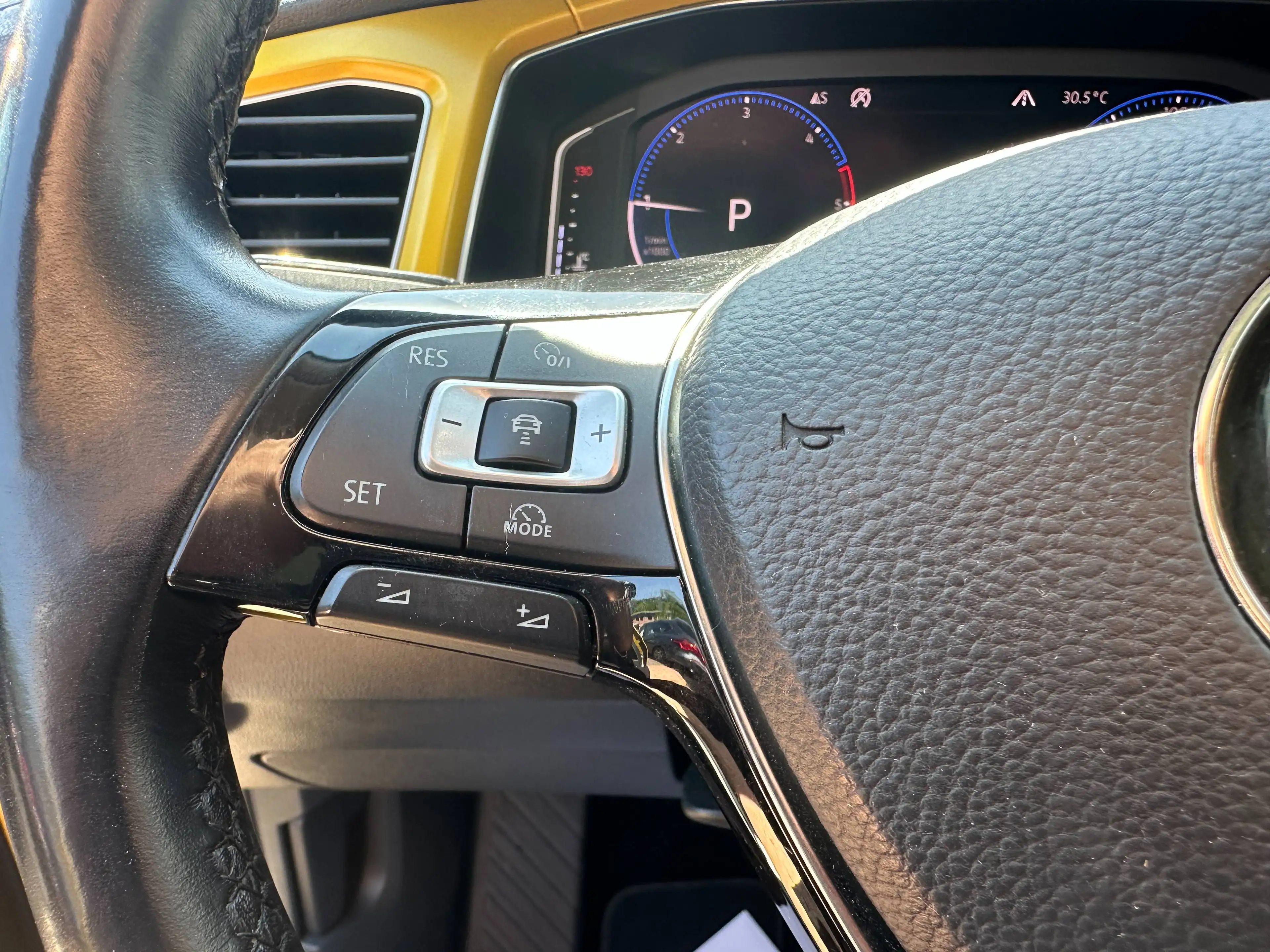 Volkswagen T-Roc 2.0 TDI Aut.4Motion Allrad Style+NAVI+PANORAMADACH+ACC+LED+KLIMATRONIK+PDC+SHZ+TEMPOMAT — photo 15