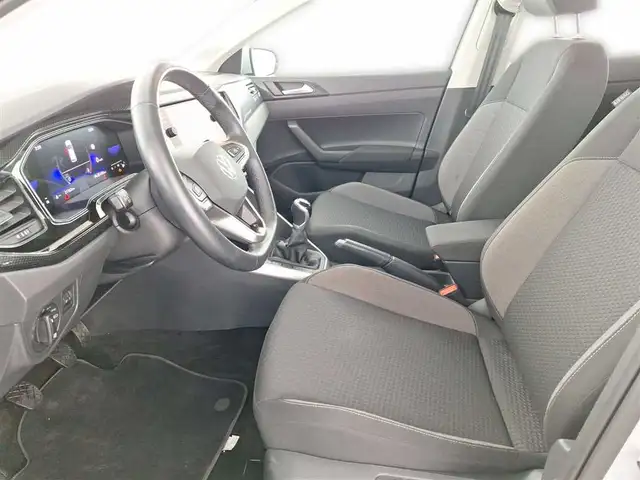 Volkswagen Polo view 8