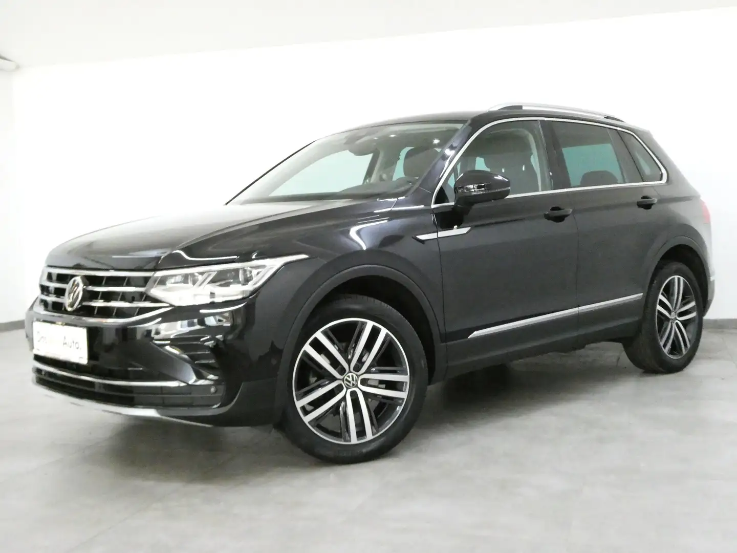 Volkswagen Tiguan 4Motion Elegance Matrix Navi Ahk ACC Panorama App Schwarz - 1