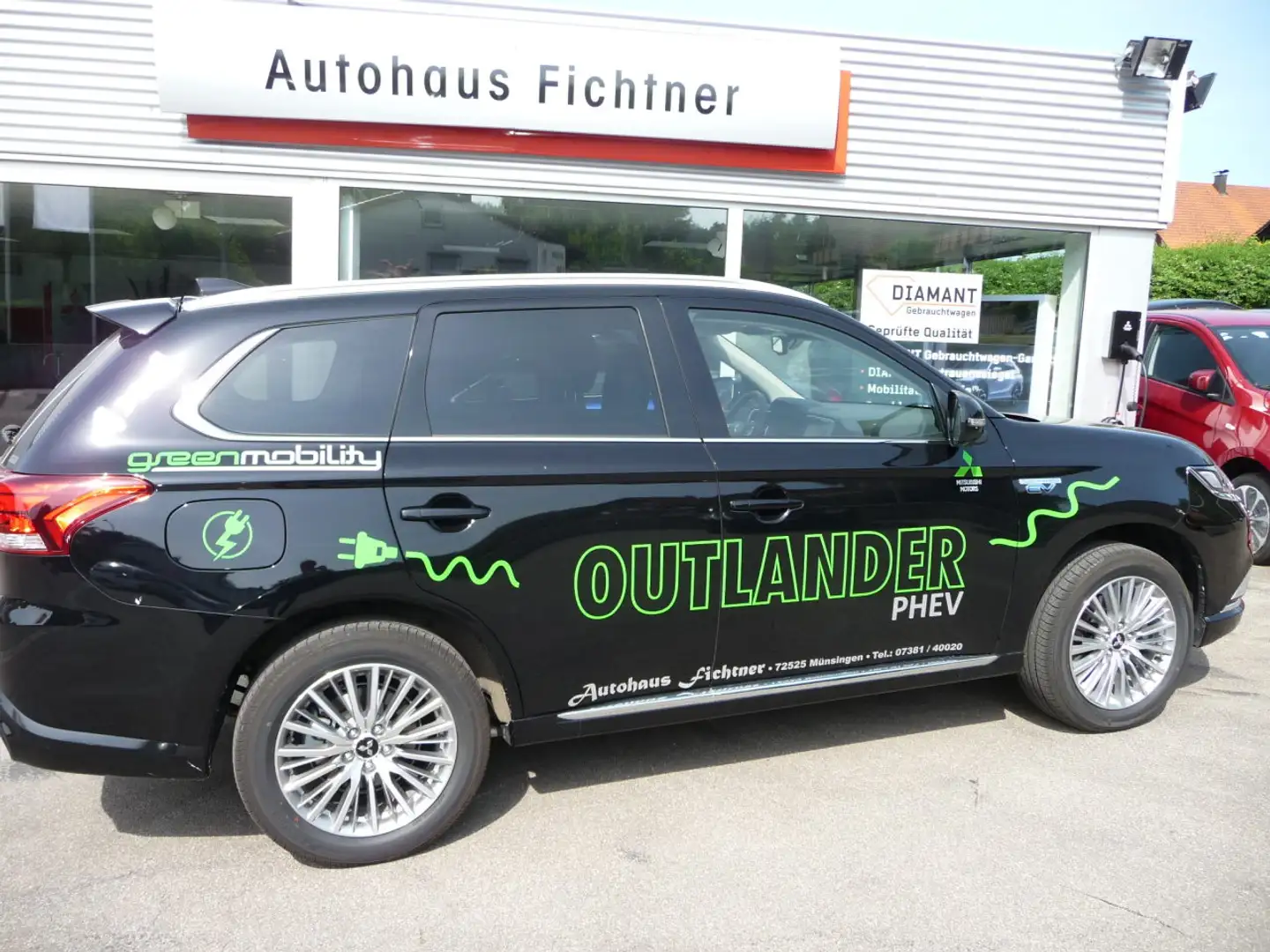 Mitsubishi Outlander Outlander Plug-in Hybrid PLUS FA 4WD Schwarz - 2