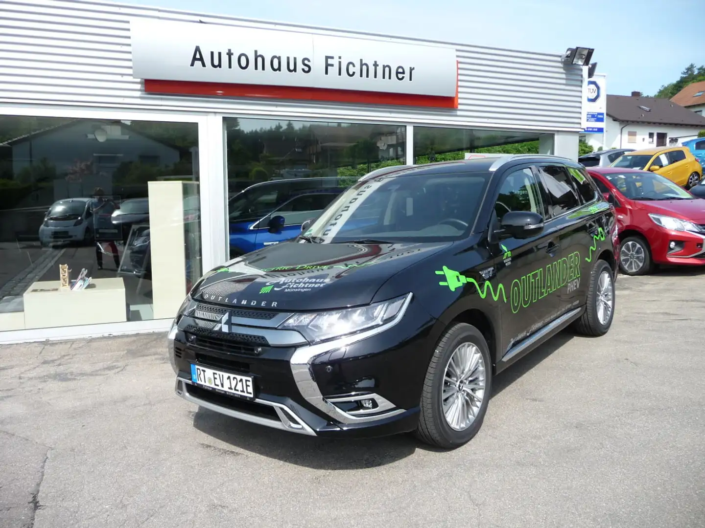 Mitsubishi Outlander Outlander Plug-in Hybrid PLUS FA 4WD Schwarz - 1