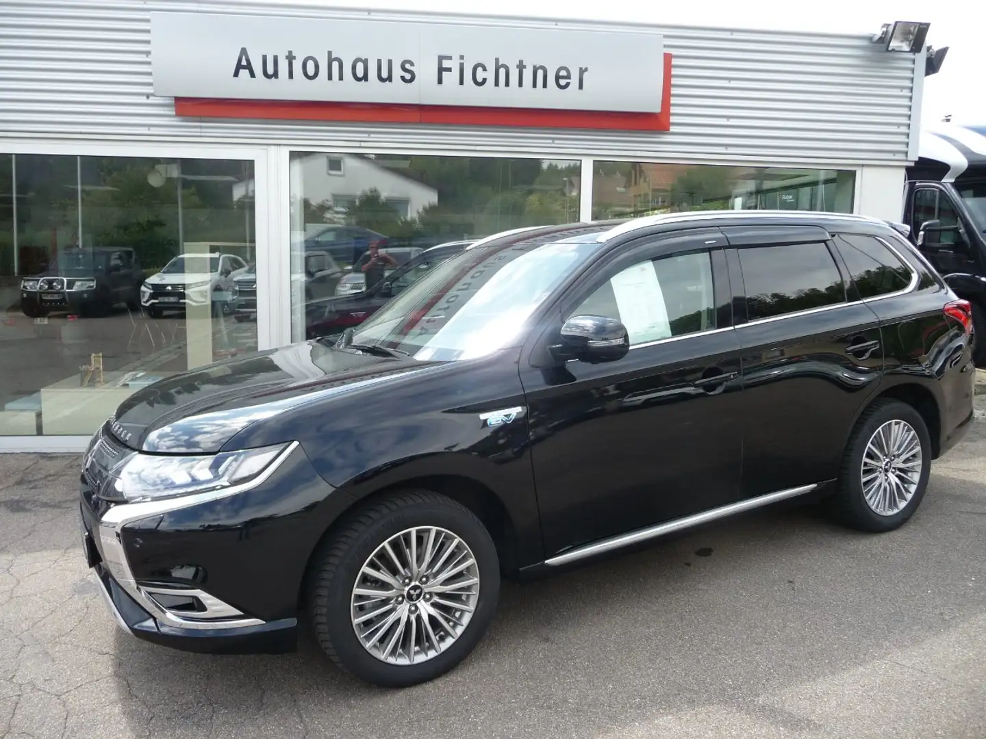 Mitsubishi Outlander Outlander Plug-in Hybrid PLUS FA 4WD Negro - 1