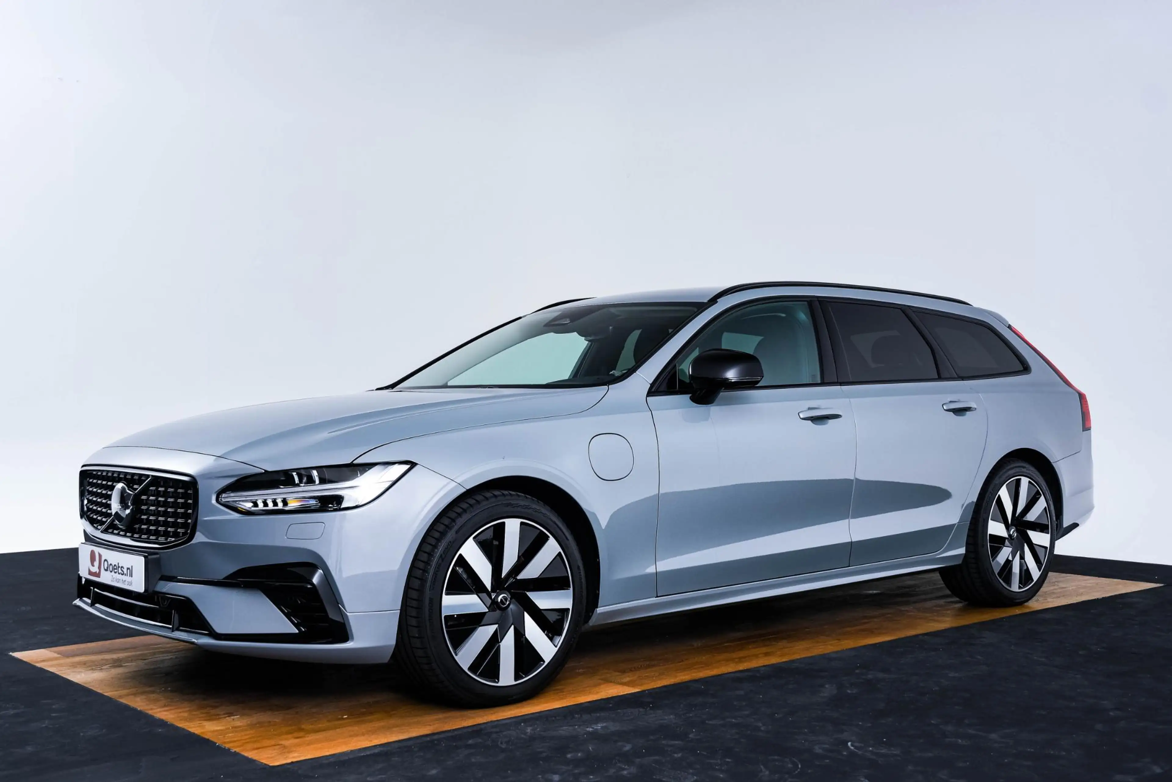 Volvo V90 2.0 T6 Plug-in hybrid AWD Plus Dark Trekhaak - Ada — photo 7