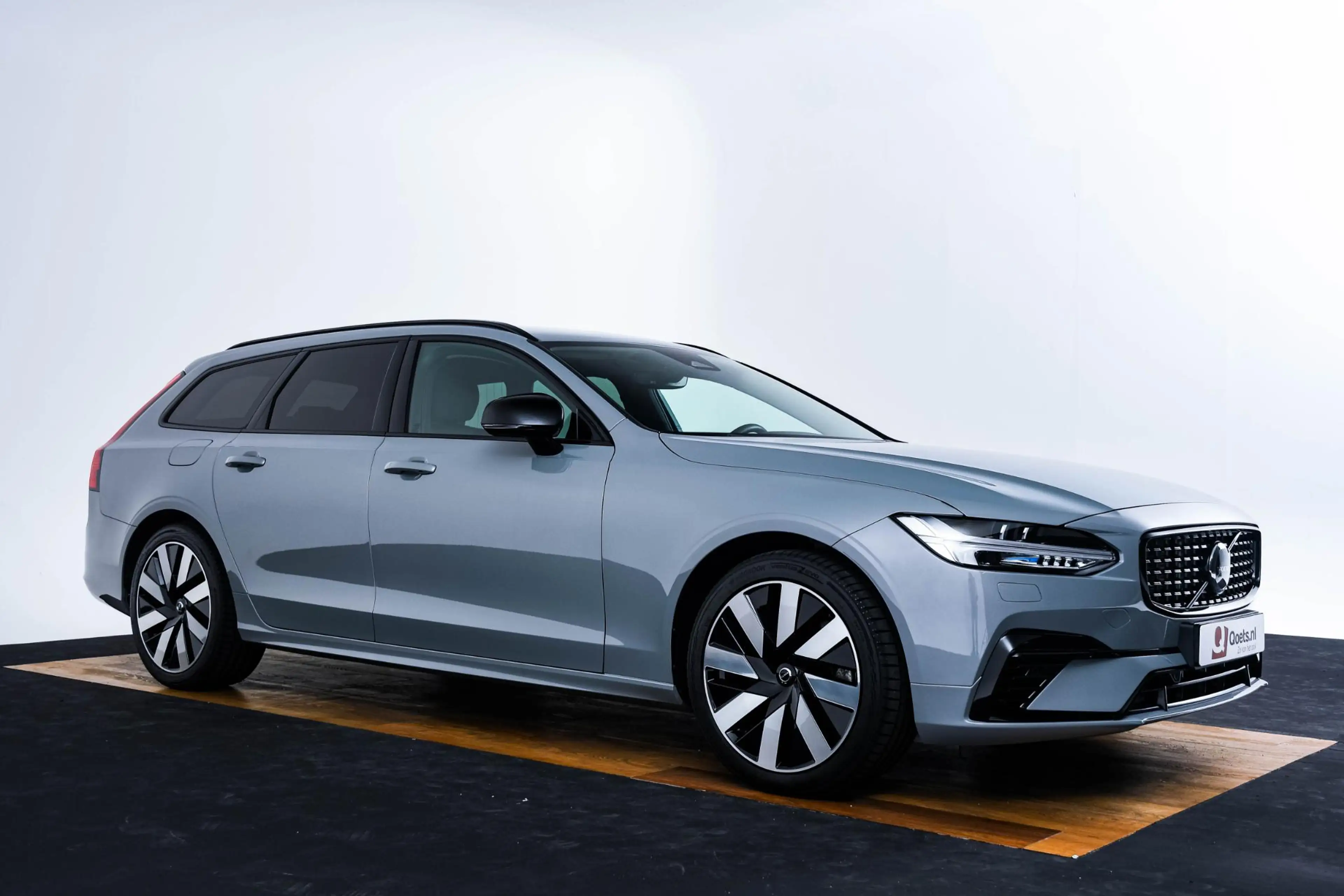 Volvo V90 2.0 T6 Plug-in hybrid AWD Plus Dark Trekhaak - Ada — photo 15