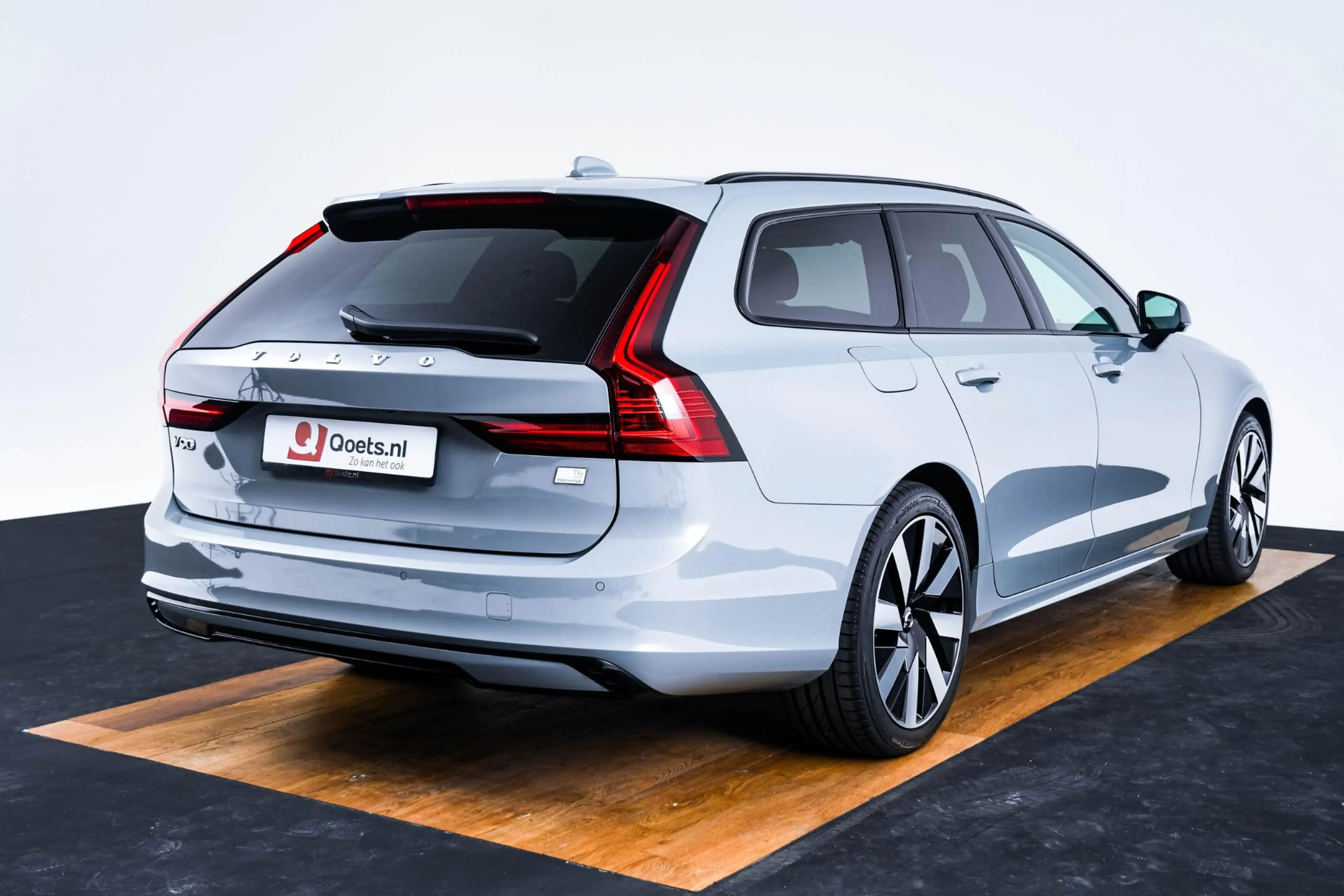 Volvo V90 2.0 T6 Plug-in hybrid AWD Plus Dark Trekhaak - Ada — photo 2