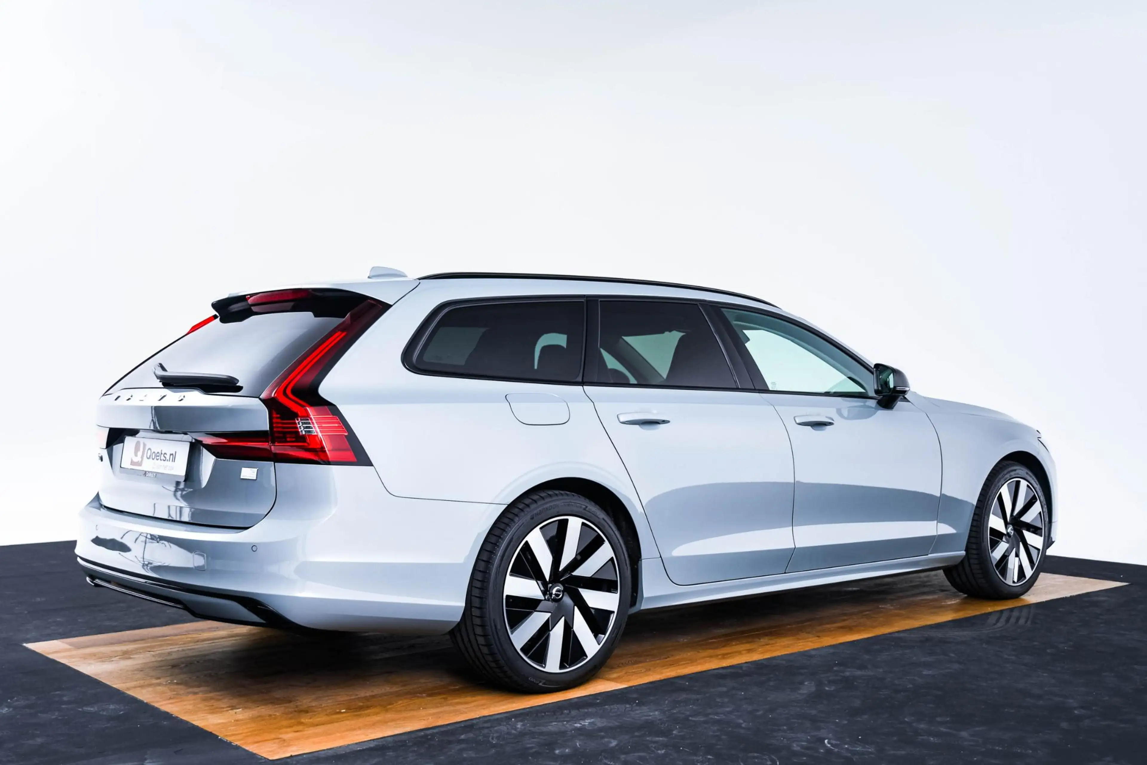 Volvo V90 2.0 T6 Plug-in hybrid AWD Plus Dark Trekhaak - Ada — photo 11