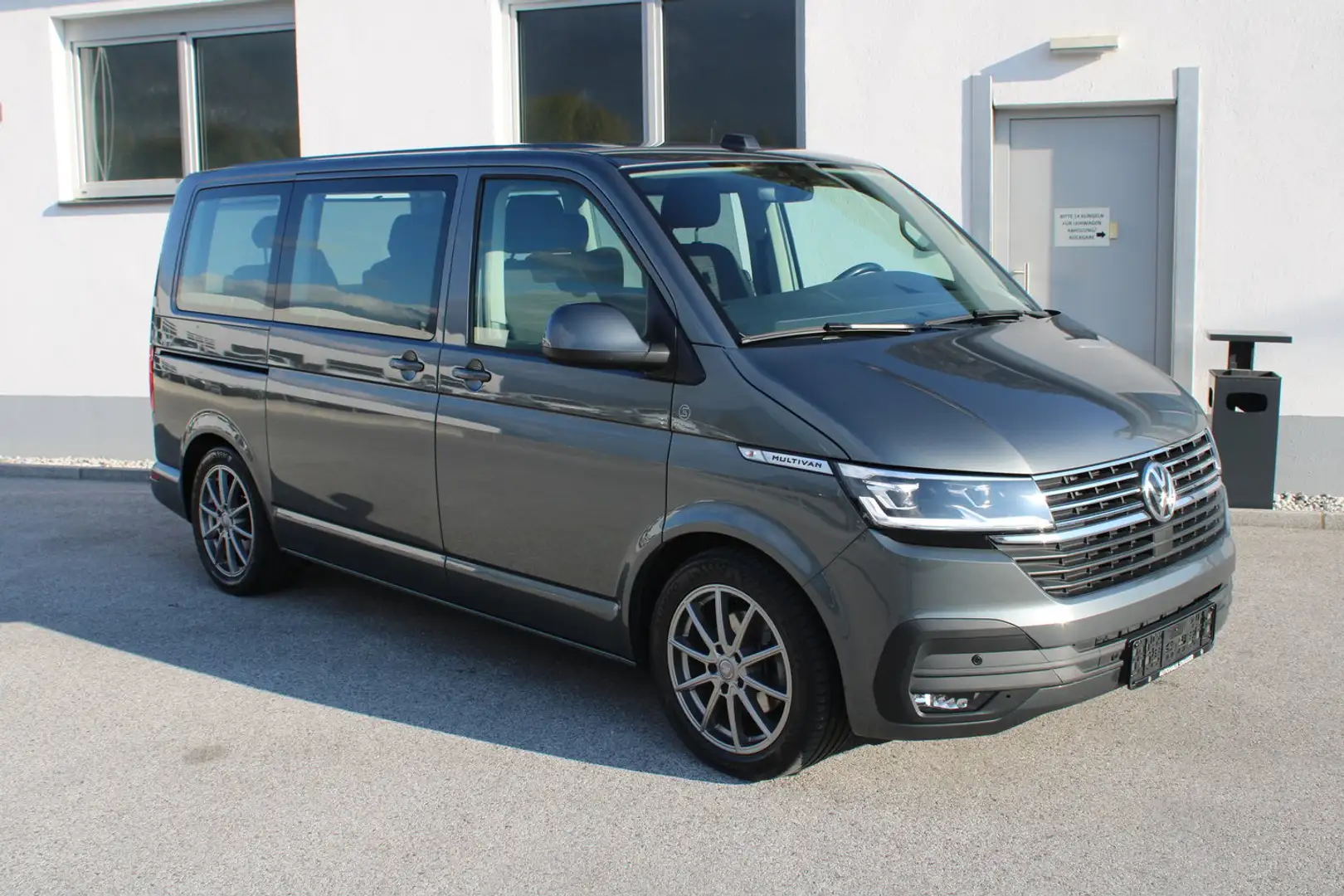 Volkswagen T6.1 Multivan VW T6.1 Multivan Comfortline TDI Grau - 2