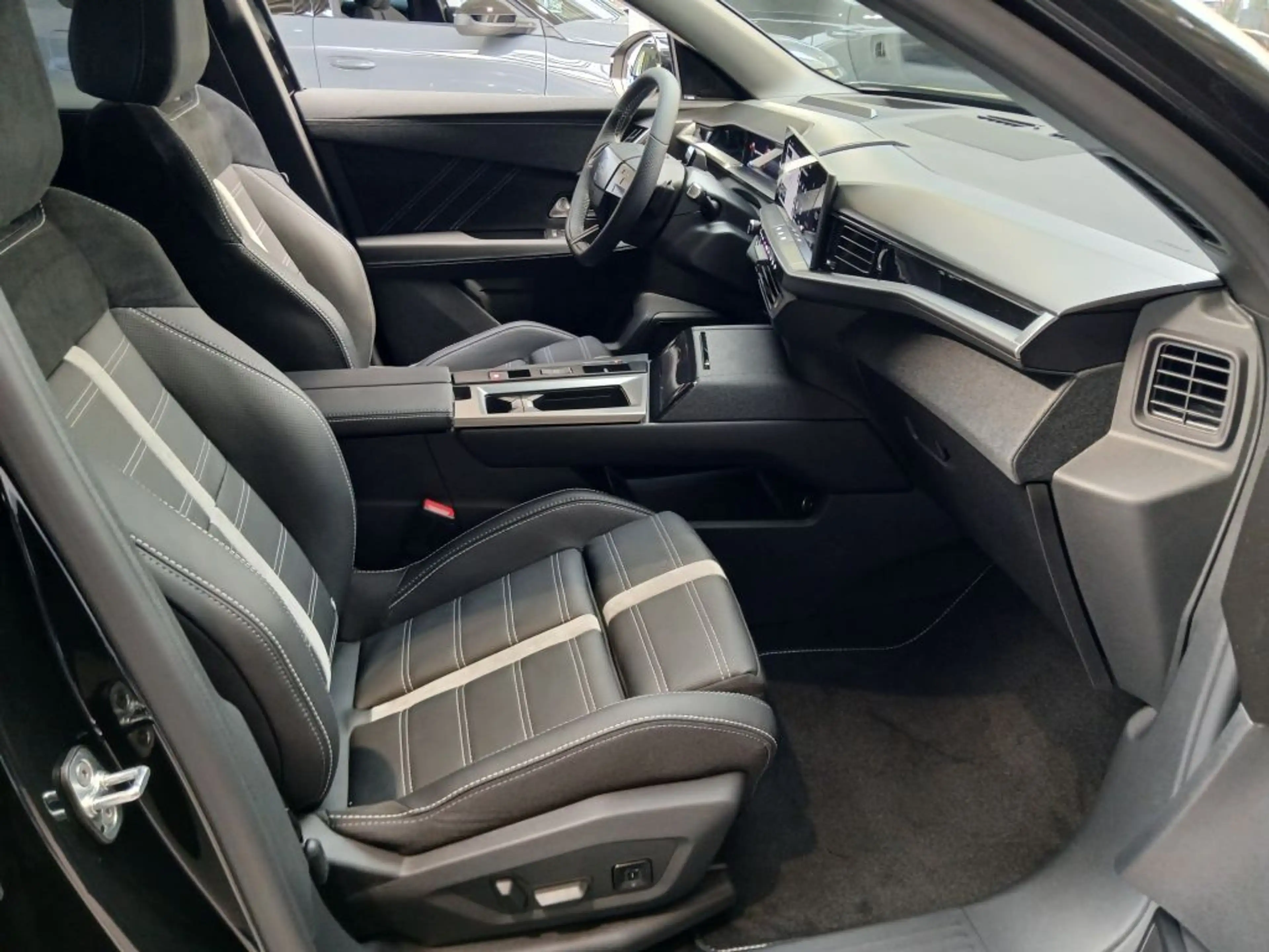 Opel Grandland X Grandland Electric AWD 73kWh Ultimate +PANO+AHK+ — photo 7