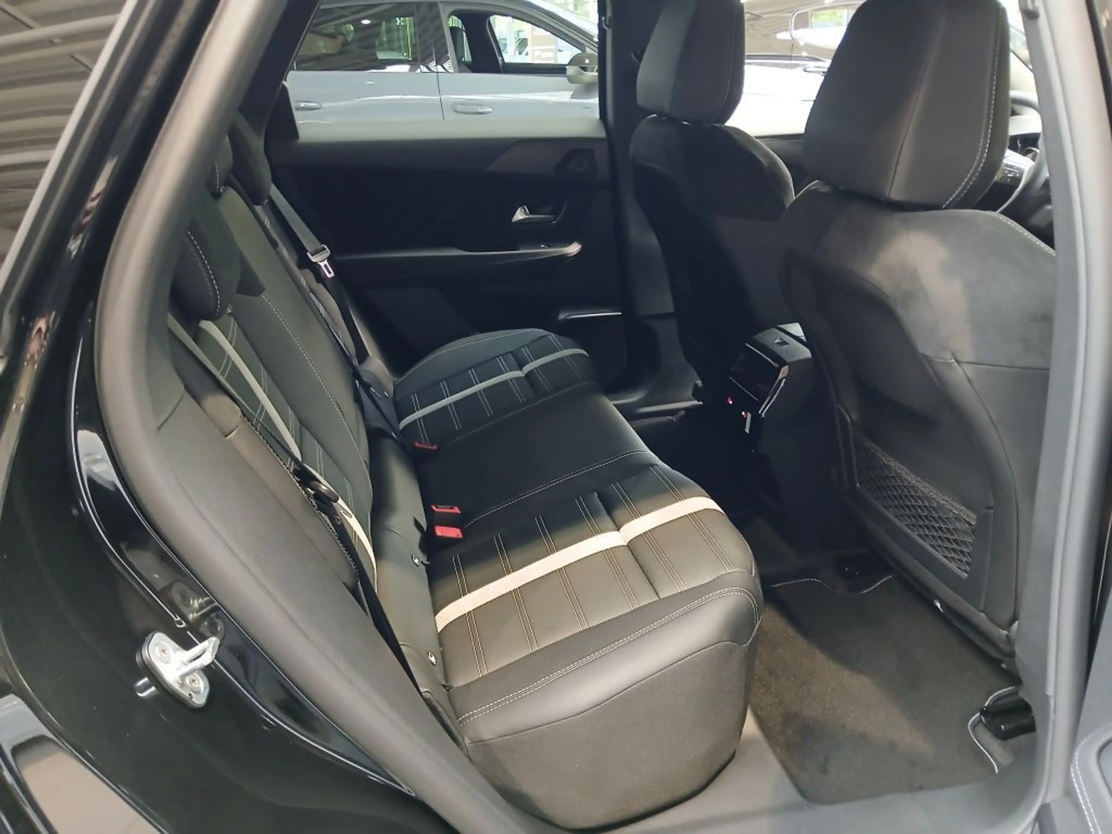 Opel Grandland X Grandland Electric AWD 73kWh Ultimate +PANO+AHK+ — photo 8