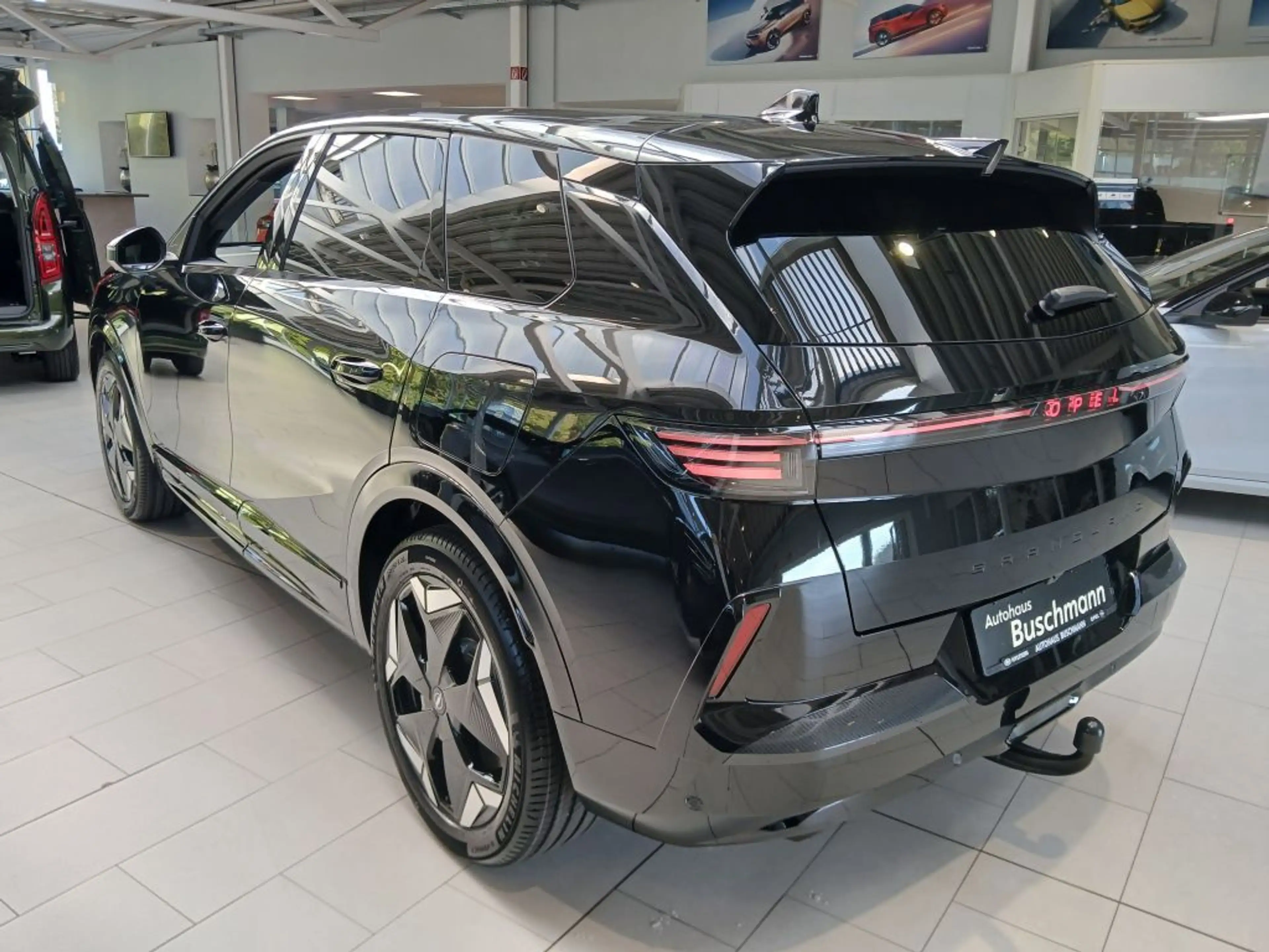 Opel Grandland X Grandland Electric AWD 73kWh Ultimate +PANO+AHK+ — photo 6