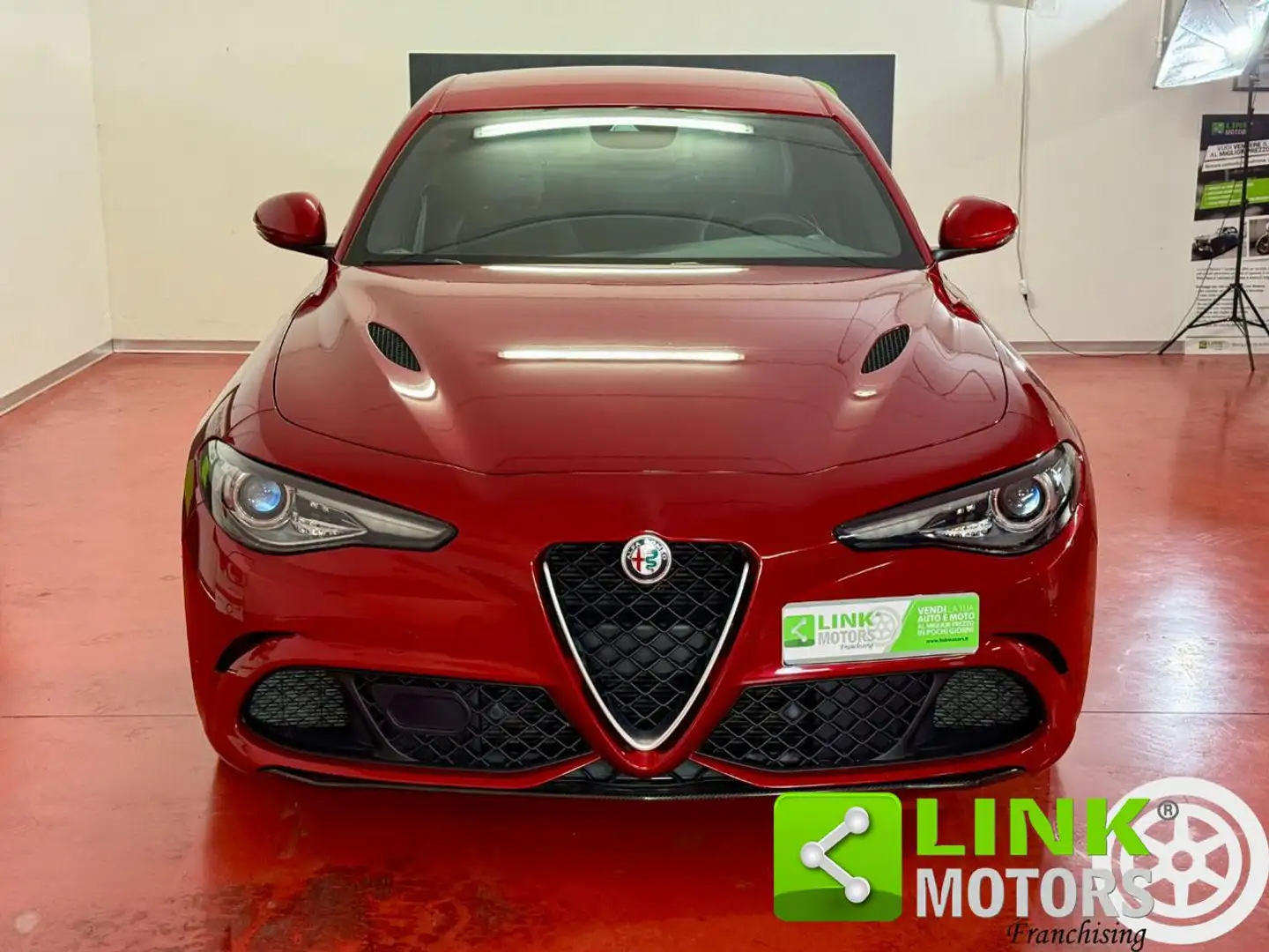 Alfa Romeo Giulia 2.9 V6 Bi-Turbo AT8 Quadrifoglio Rot - 2
