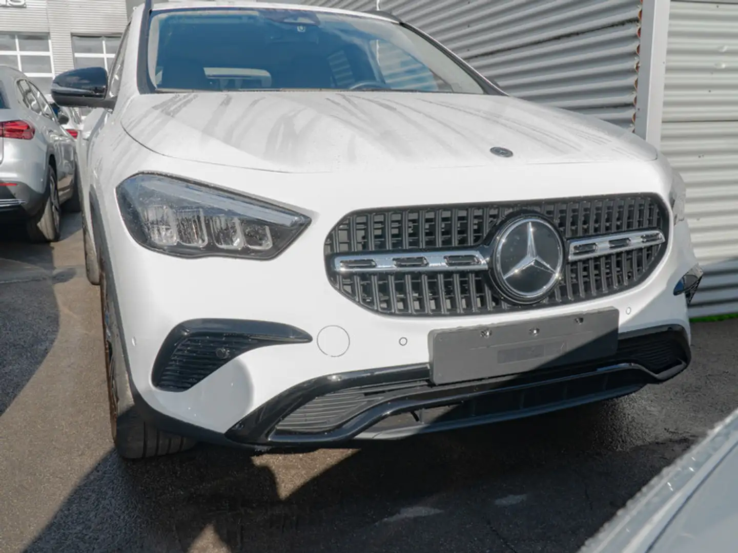Mercedes-Benz GLA 180 Progressive/LED/Cam/AHK/Night/Winter/18" Weiß - 2