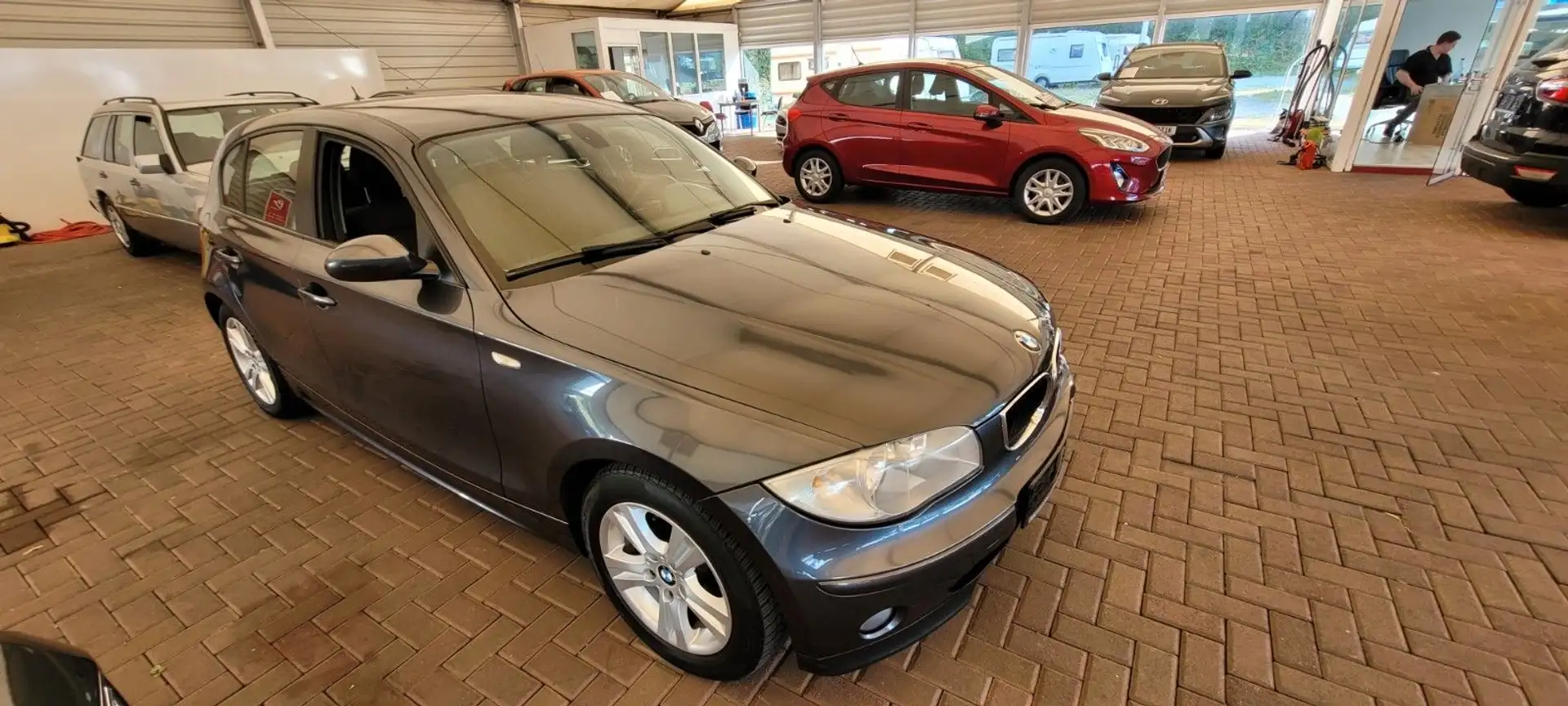 BMW 118 i Advantage Automatik-Getriebe Klimaautomatik Grau - 1